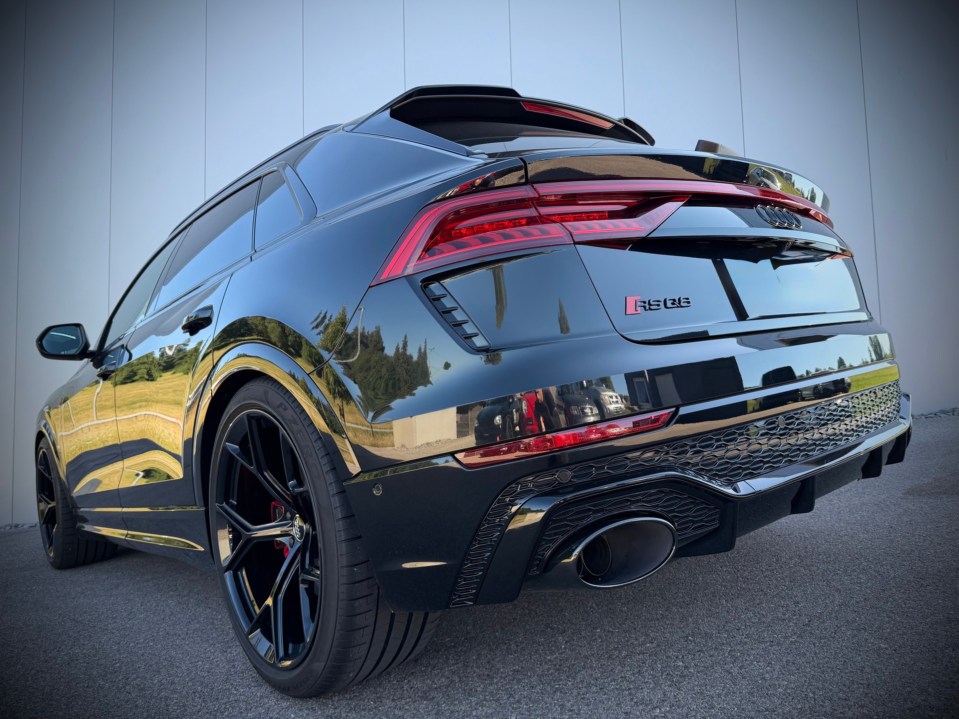 AUDI RSQ8 Black Edition quattro tiptronic-showroom-element-3
