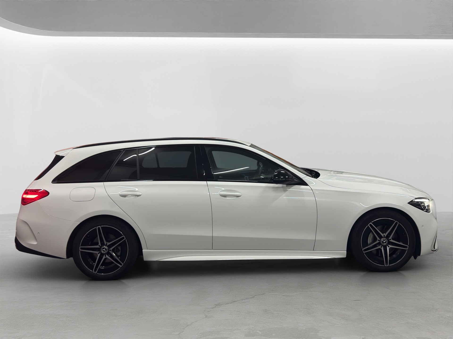 MERCEDES-BENZ C 200 T AMG Line-image-6