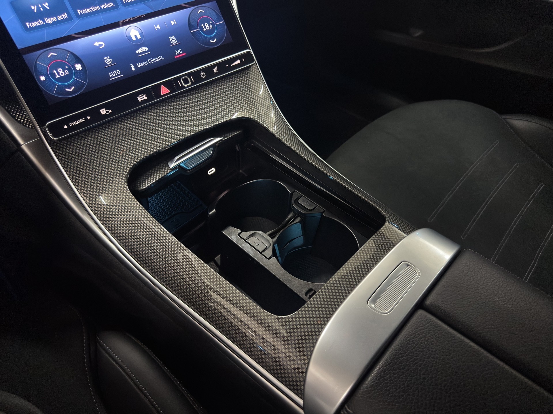 MERCEDES-BENZ C 200 T AMG Line-image-20