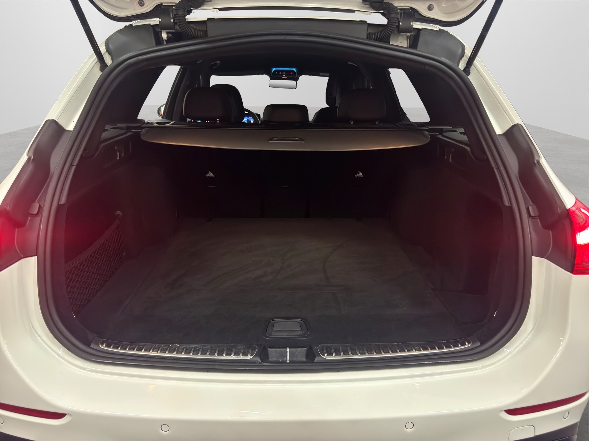 MERCEDES-BENZ C 200 T AMG Line-image-24