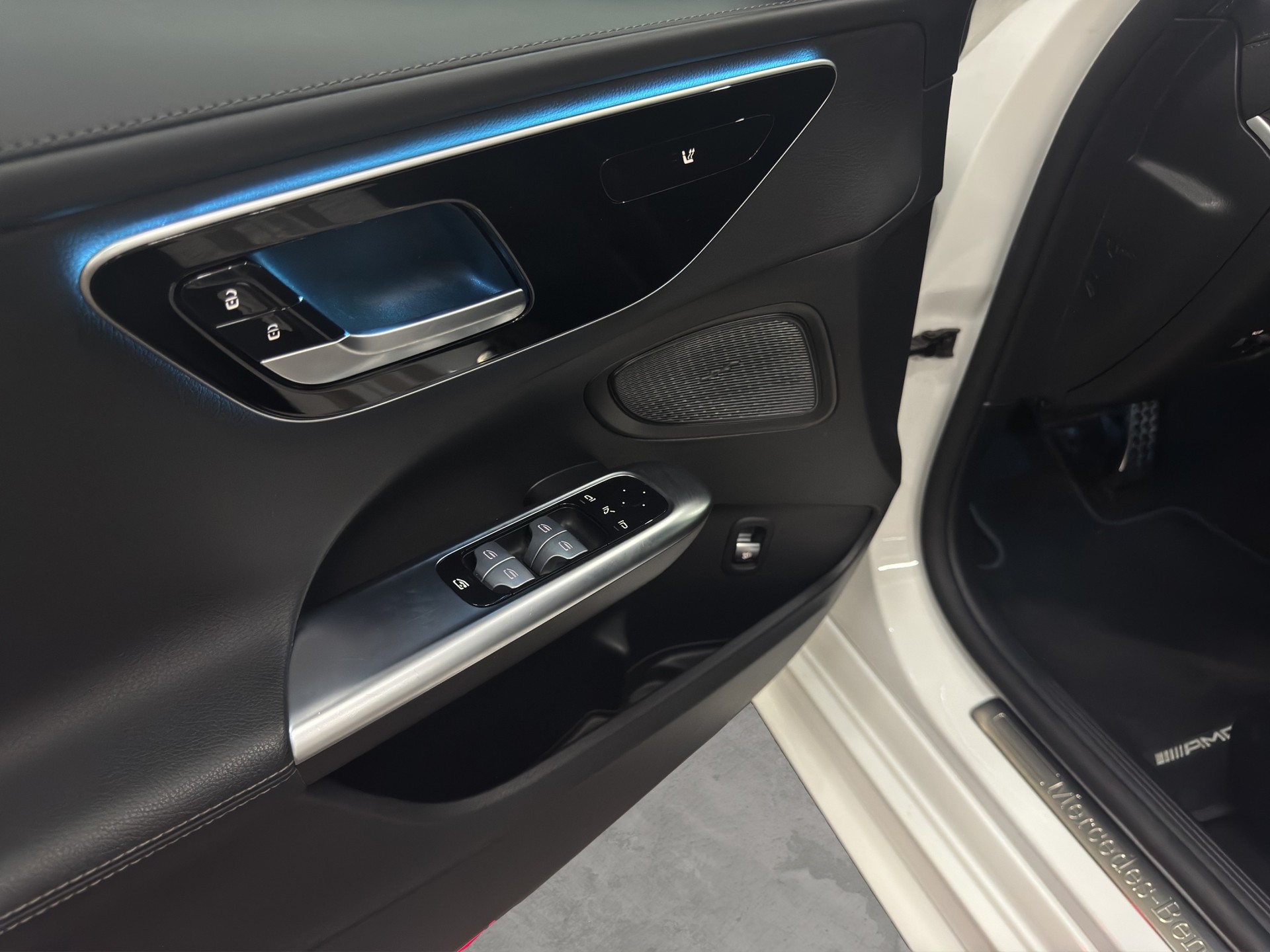 MERCEDES-BENZ C 200 T AMG Line-image-21