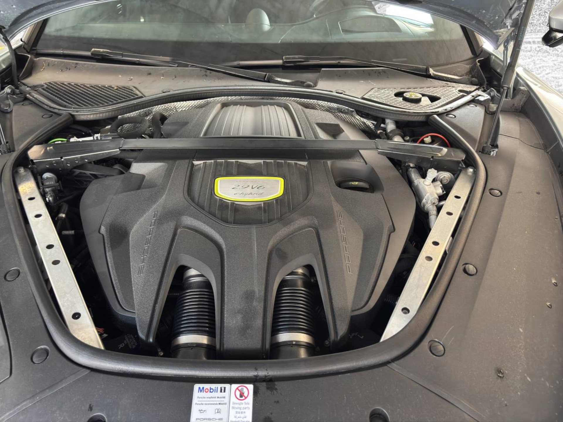 PORSCHE Panamera 4 E-Hybrid Sport Turismo-image-13
