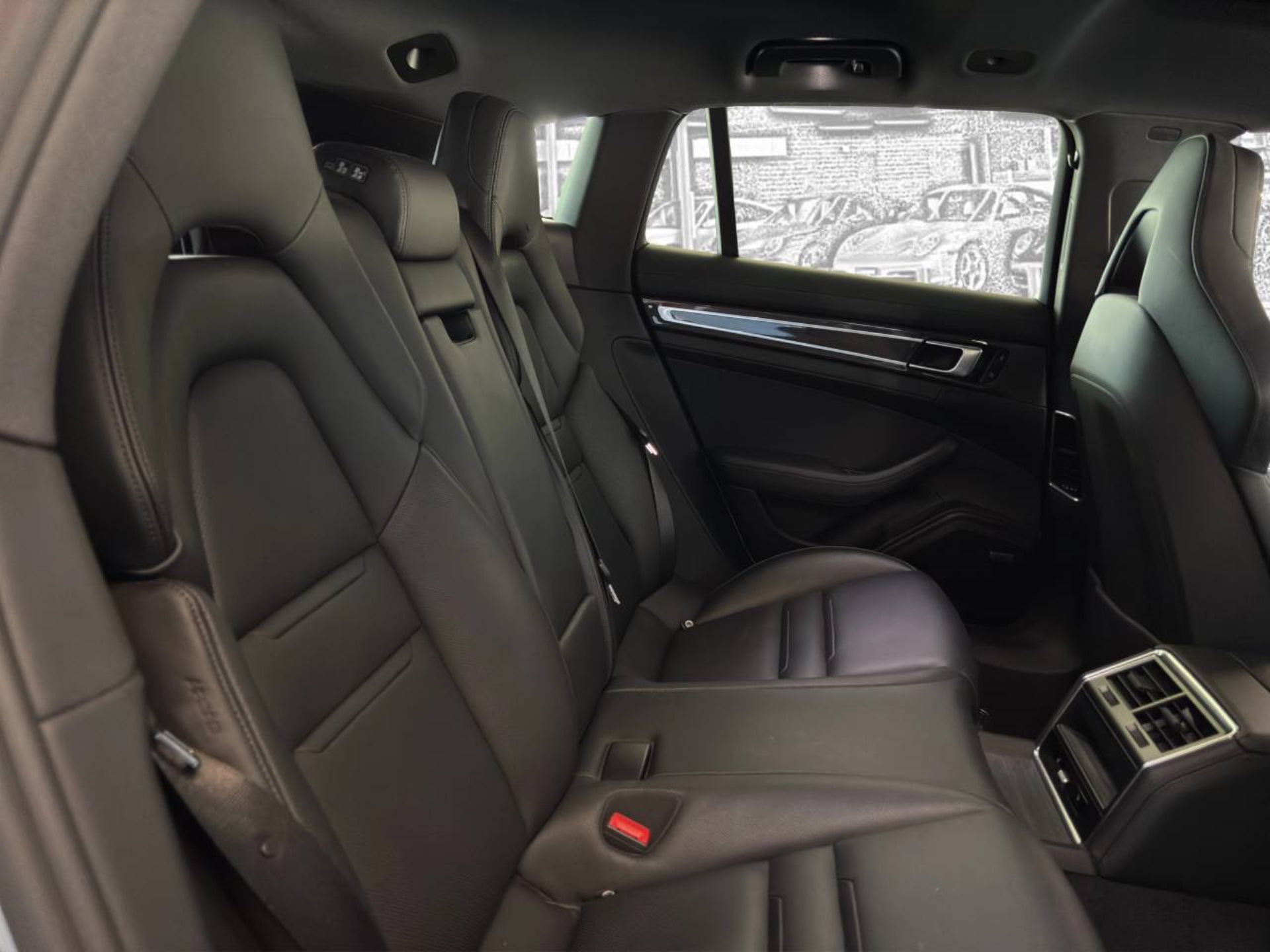 PORSCHE Panamera 4 E-Hybrid Sport Turismo-image-24