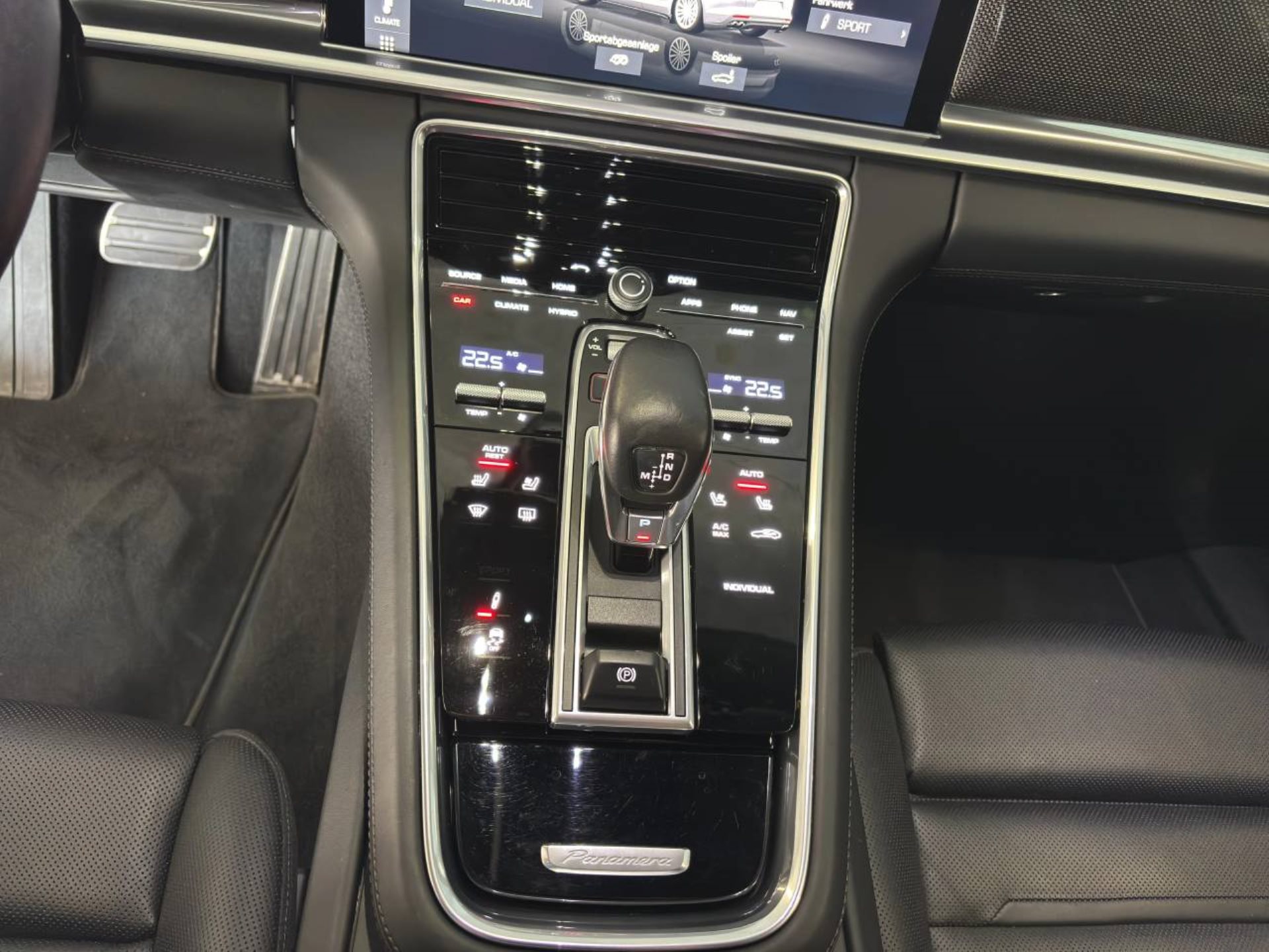 PORSCHE Panamera 4 E-Hybrid Sport Turismo-image-18