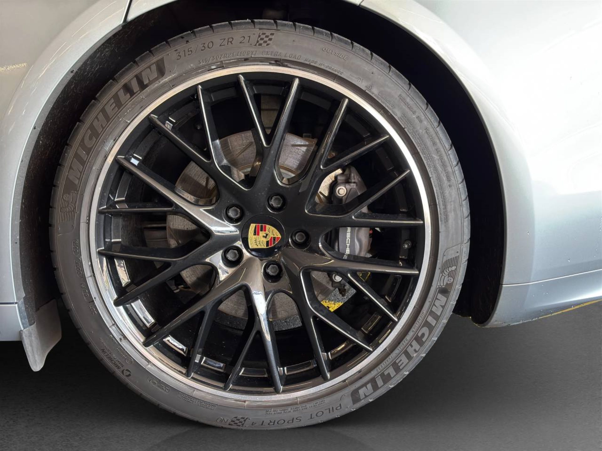 PORSCHE Panamera 4 E-Hybrid Sport Turismo-image-10