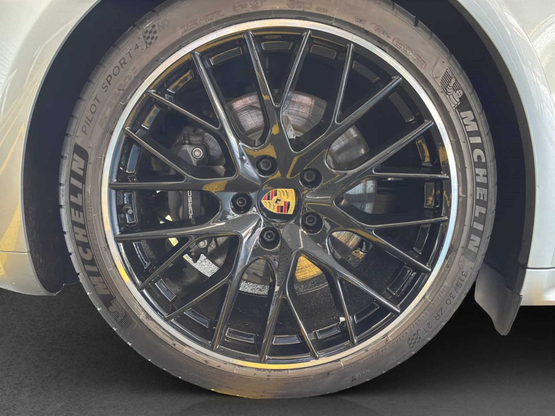 PORSCHE Panamera 4 E-Hybrid Sport Turismo-image-12
