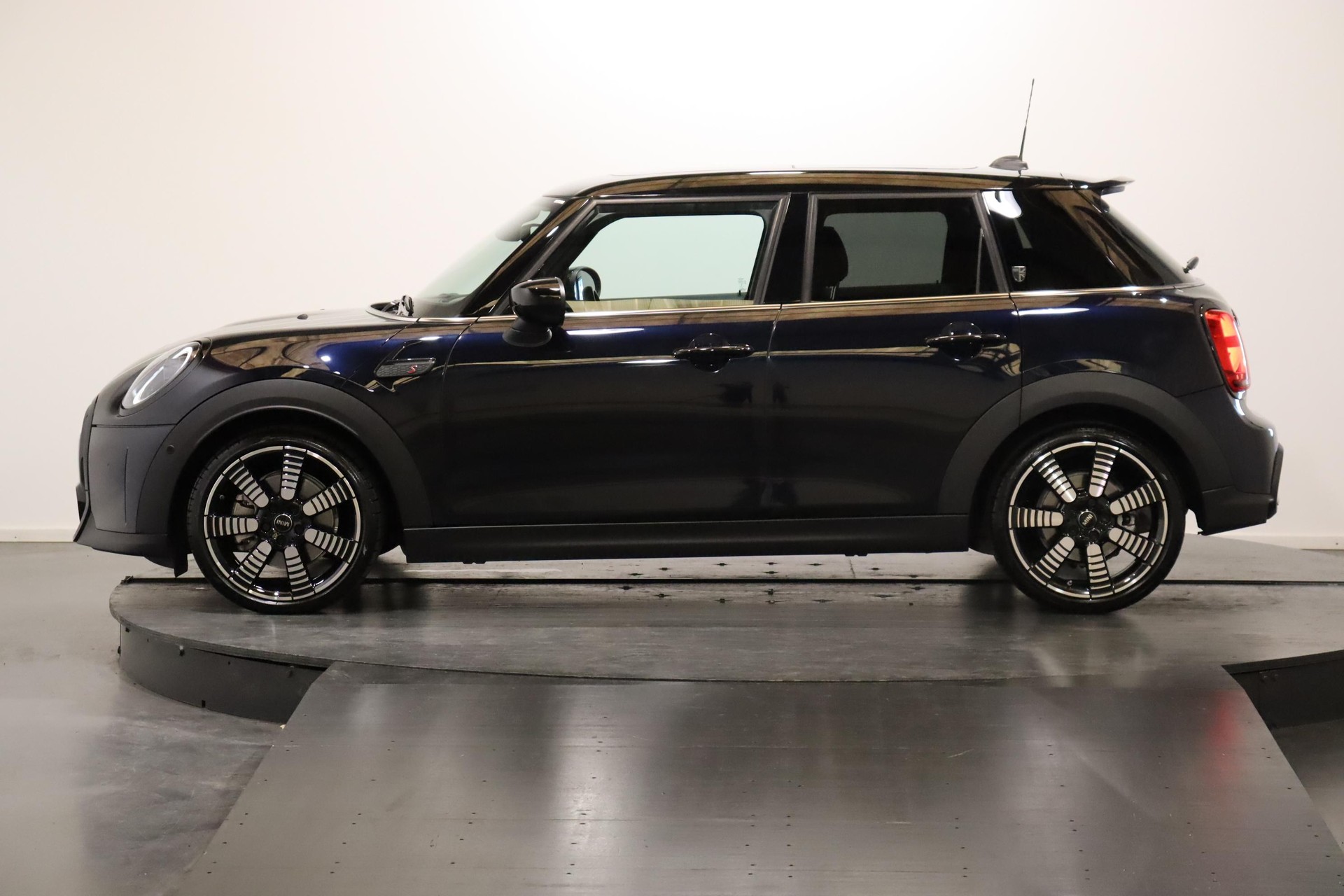 MINI F55 2.0i Cooper S SDKG-image-1