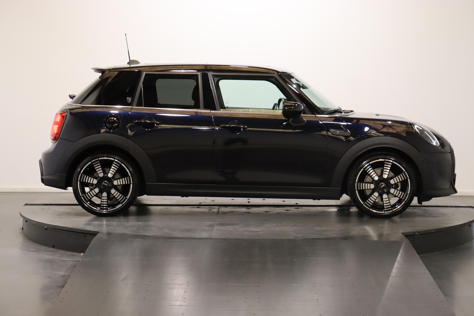 MINI F55 2.0i Cooper S SDKG-image-2