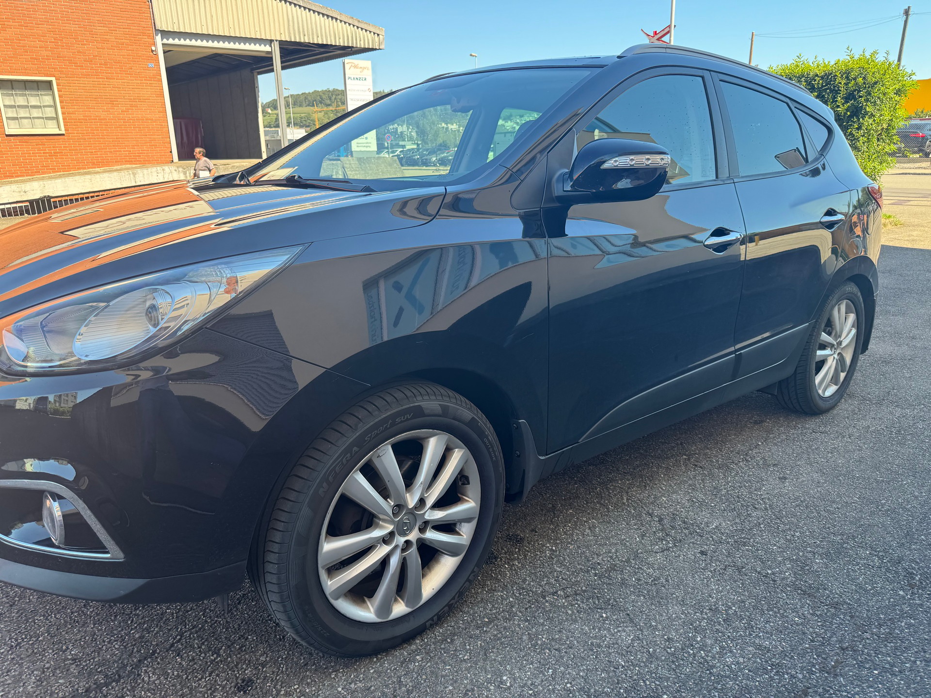 HYUNDAI iX 35 2.0 CRDi Premium 4WD Automatic-image-2