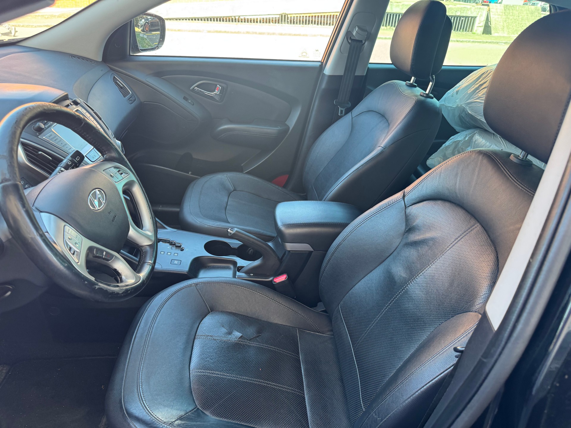 HYUNDAI iX 35 2.0 CRDi Premium 4WD Automatic-image-7