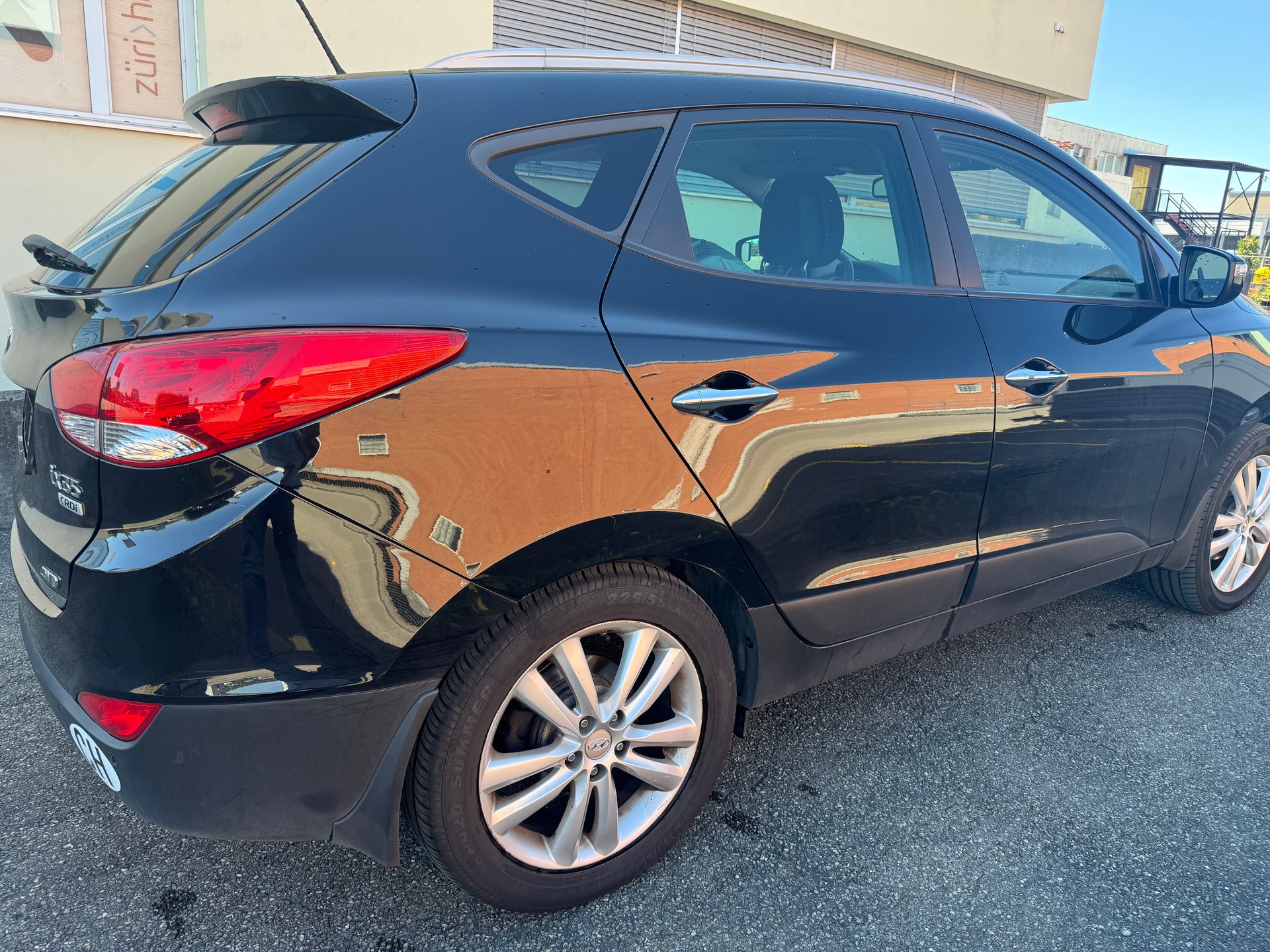 HYUNDAI iX 35 2.0 CRDi Premium 4WD Automatic-image-3