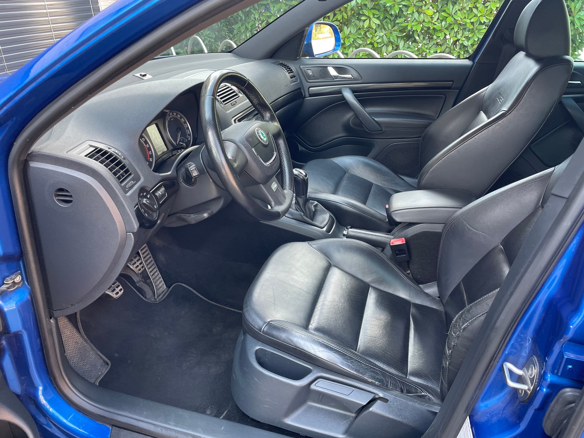 SKODA Octavia Combi 2.0 TDI RS-image-12