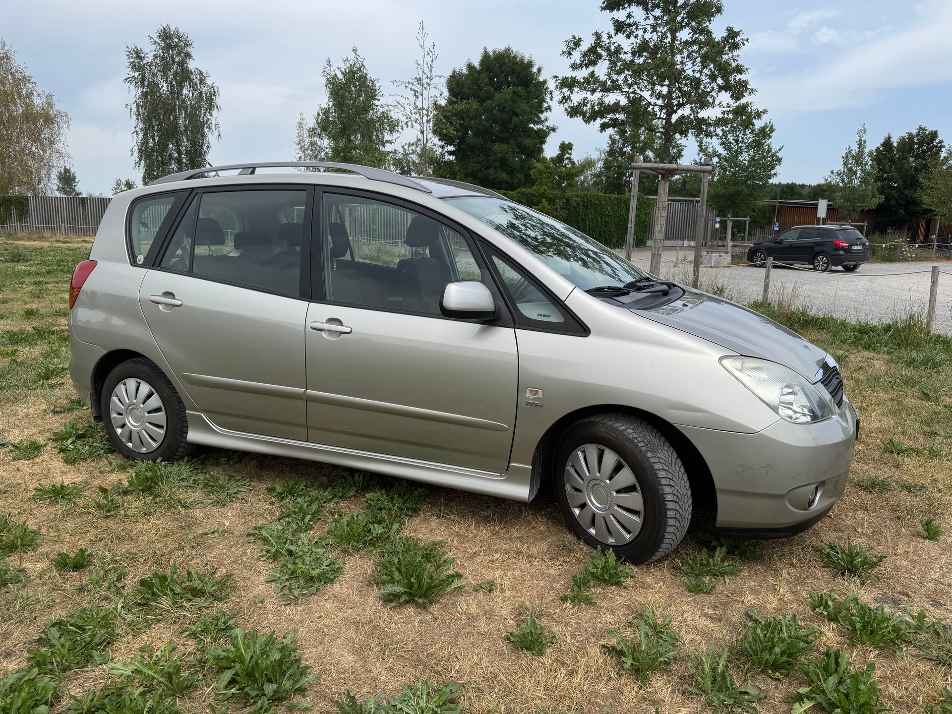 TOYOTA Corolla Verso Linea Sol Family-image-1