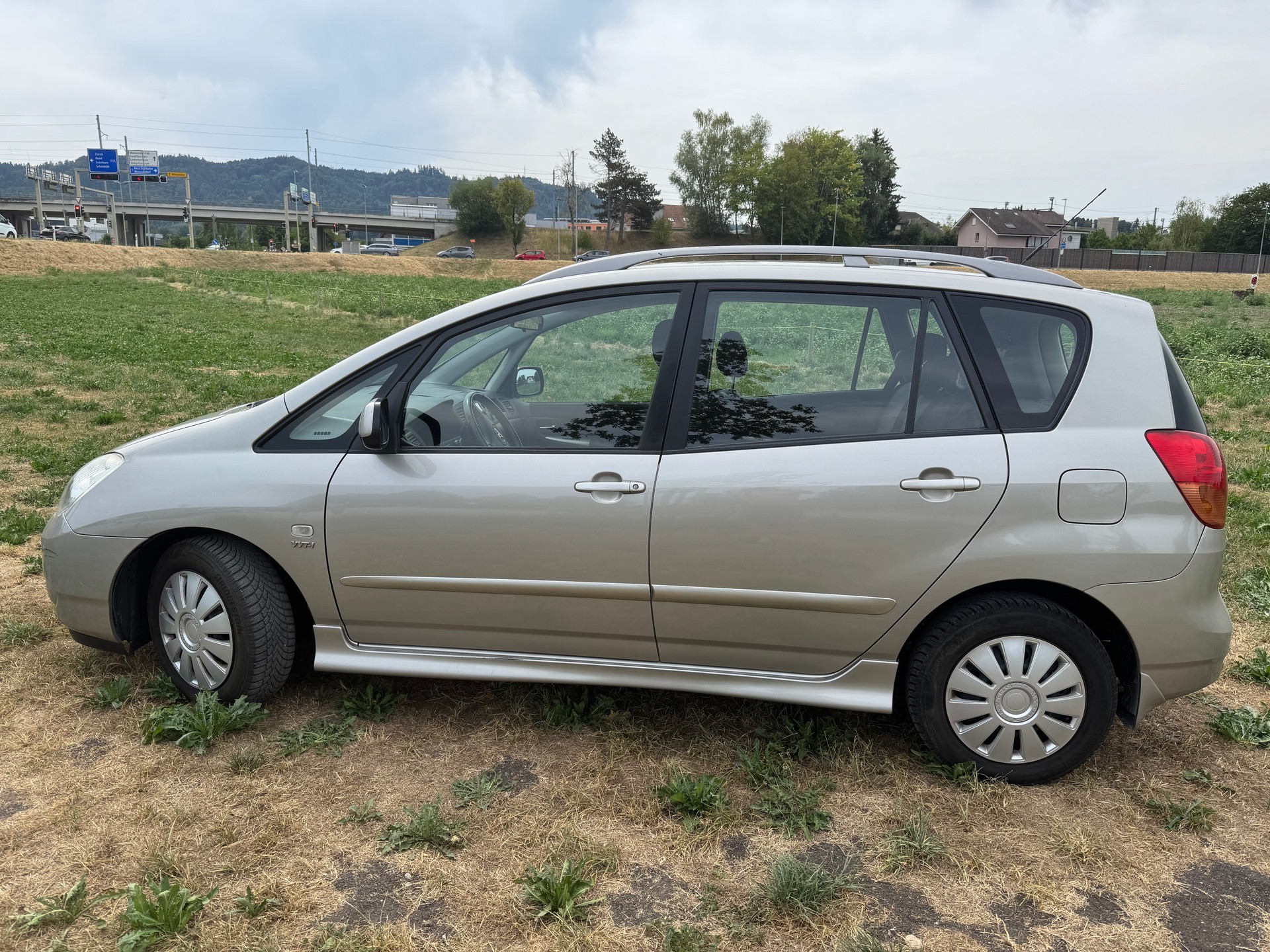 TOYOTA Corolla Verso Linea Sol Family-image-2