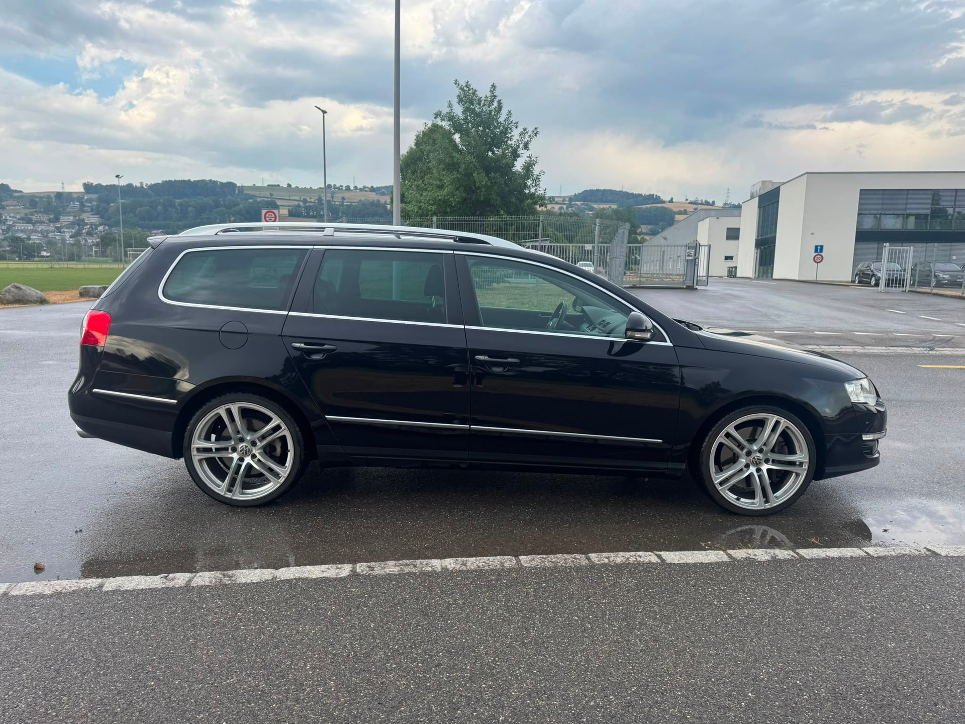 VW Passat Variant 3.2 V6 FSI Premium 4Motion-image-6