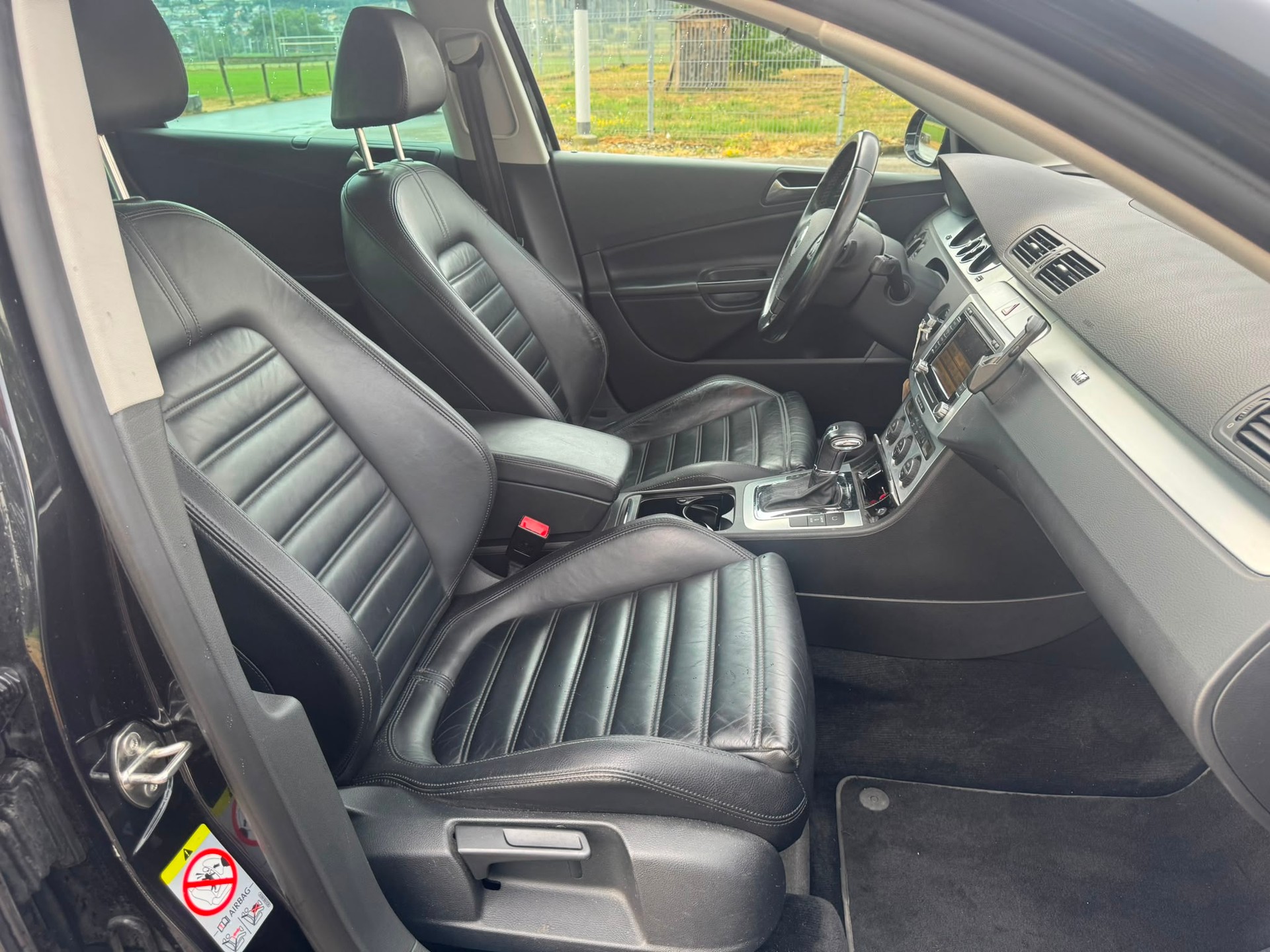 VW Passat Variant 3.2 V6 FSI Premium 4Motion-image-13
