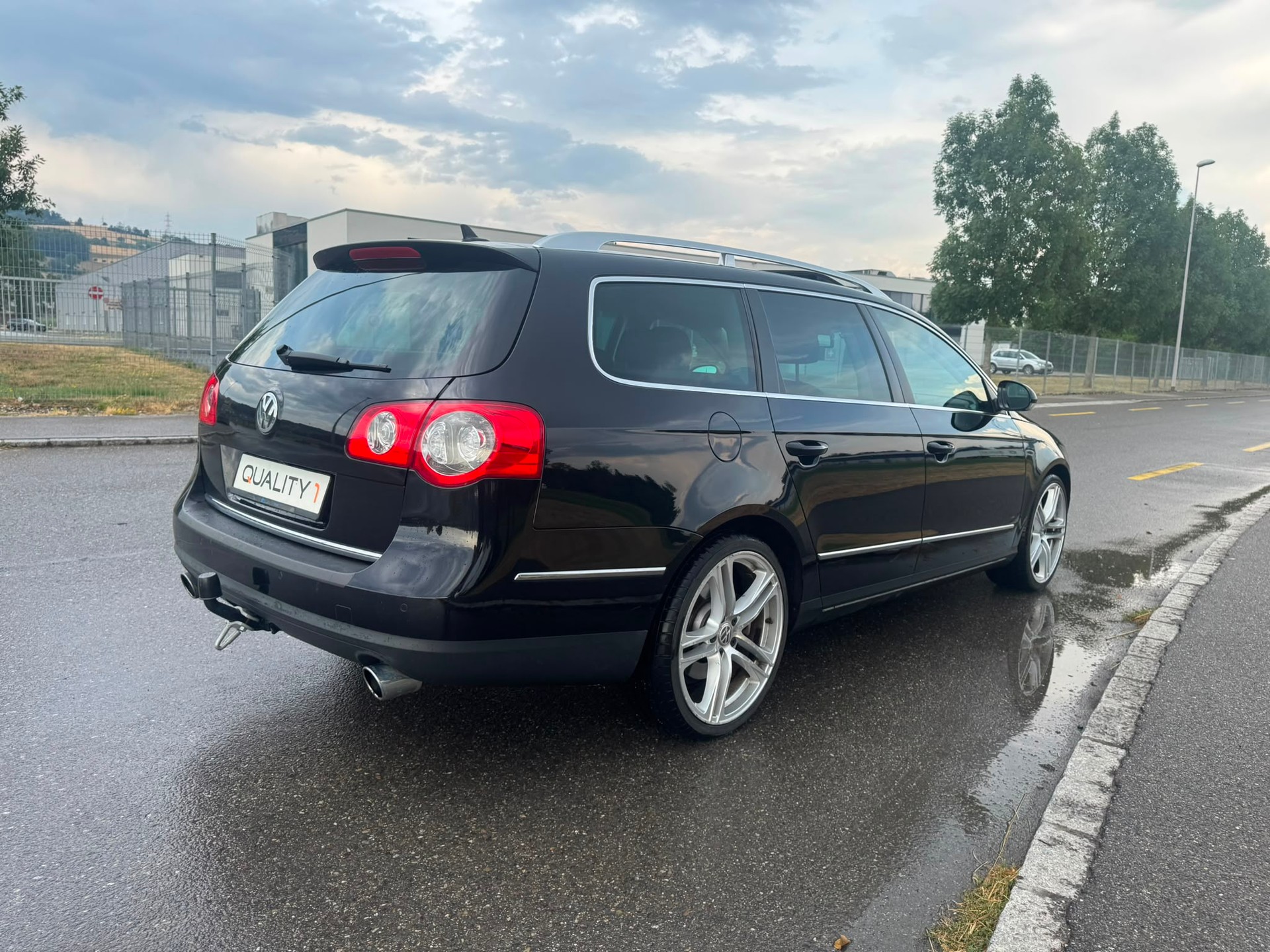 VW Passat Variant 3.2 V6 FSI Premium 4Motion-image-5