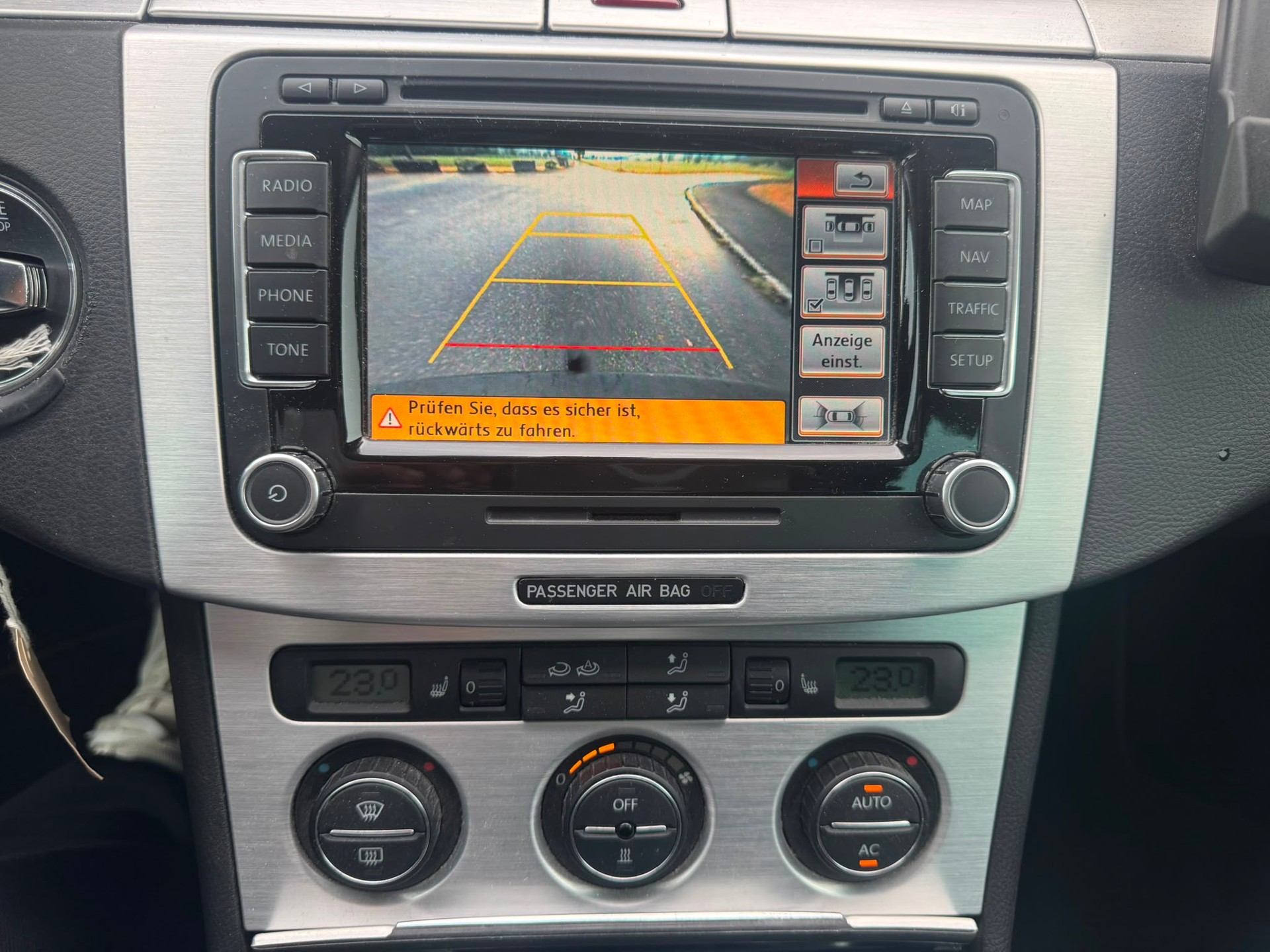 VW Passat Variant 3.2 V6 FSI Premium 4Motion-image-14