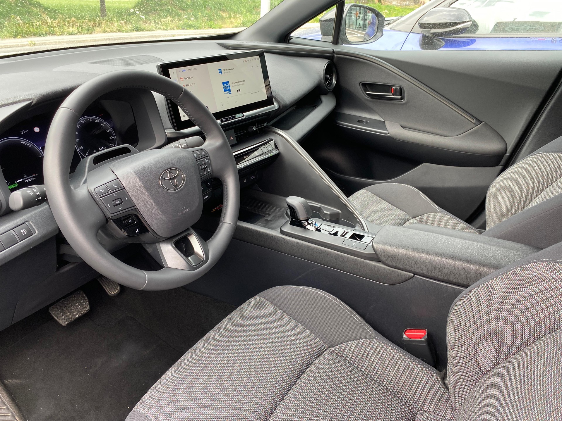 TOYOTA C-HR 2.0 HEV Trend 4x4-image-4