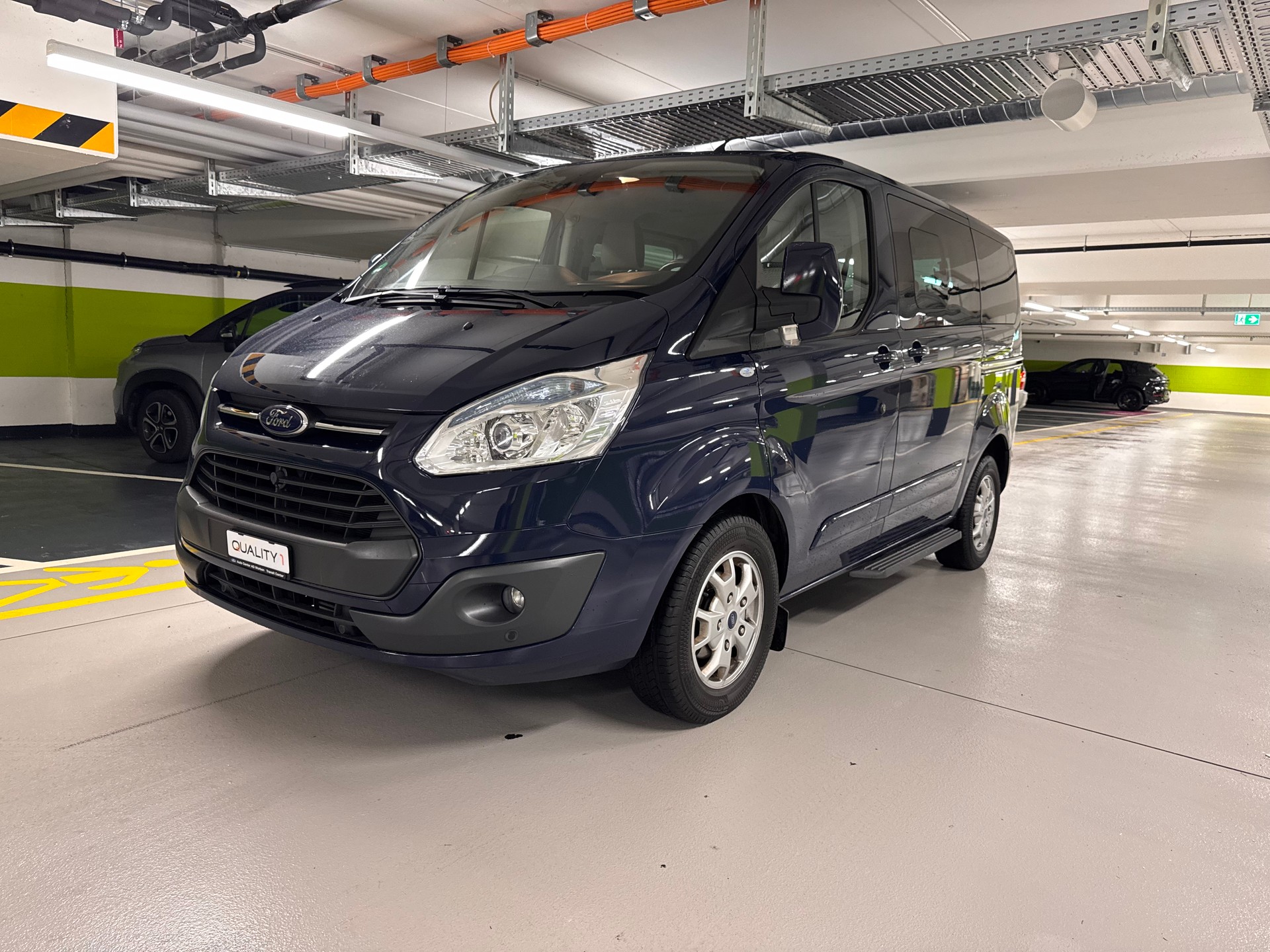 FORD Tourneo Custom 300 L1H1 Knie Edition