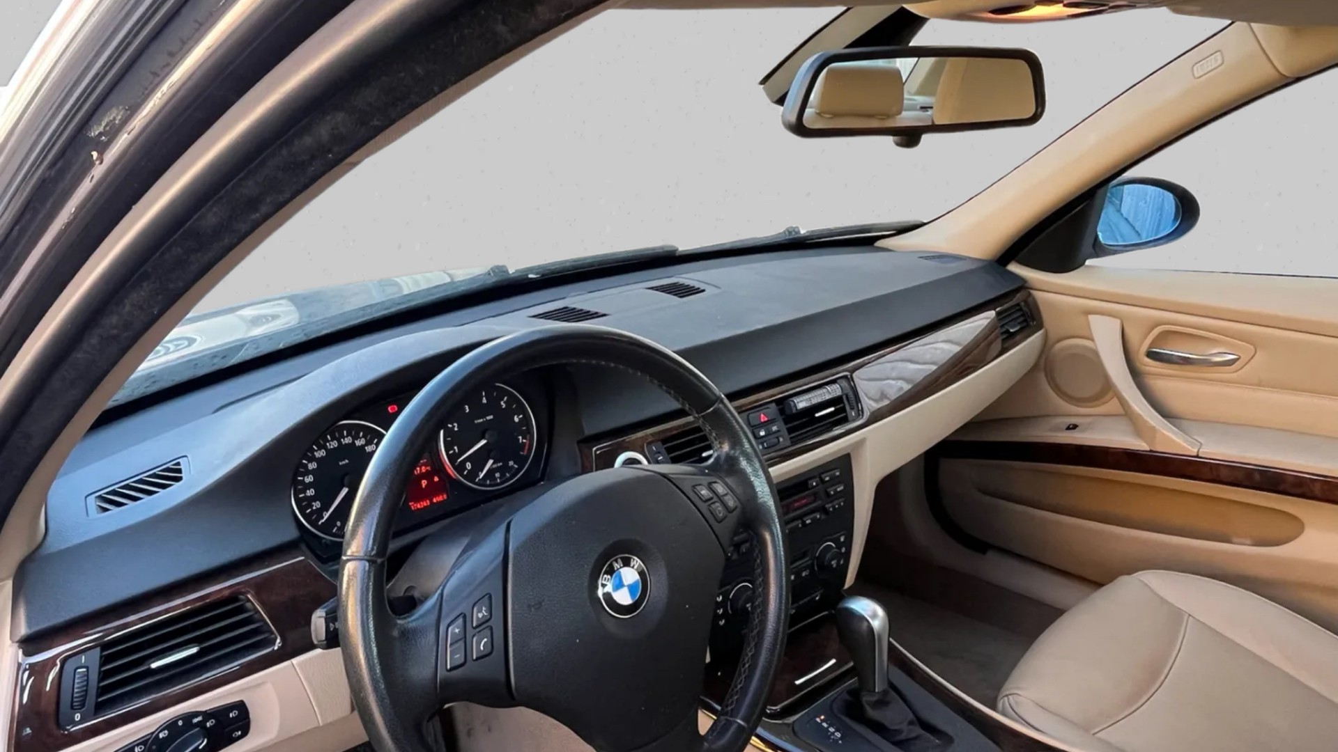 BMW 325xi-image-11