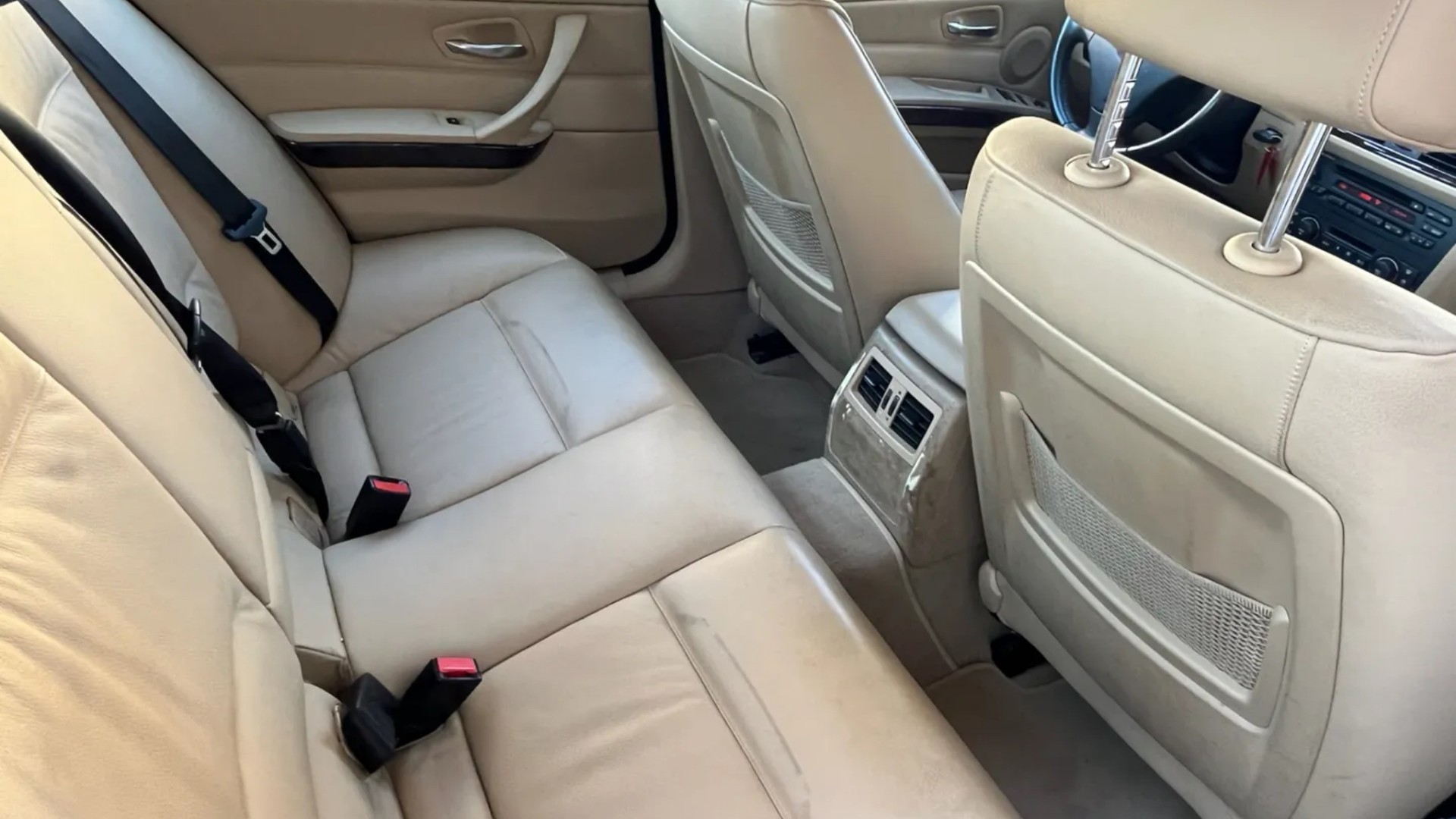 BMW 325xi-image-10