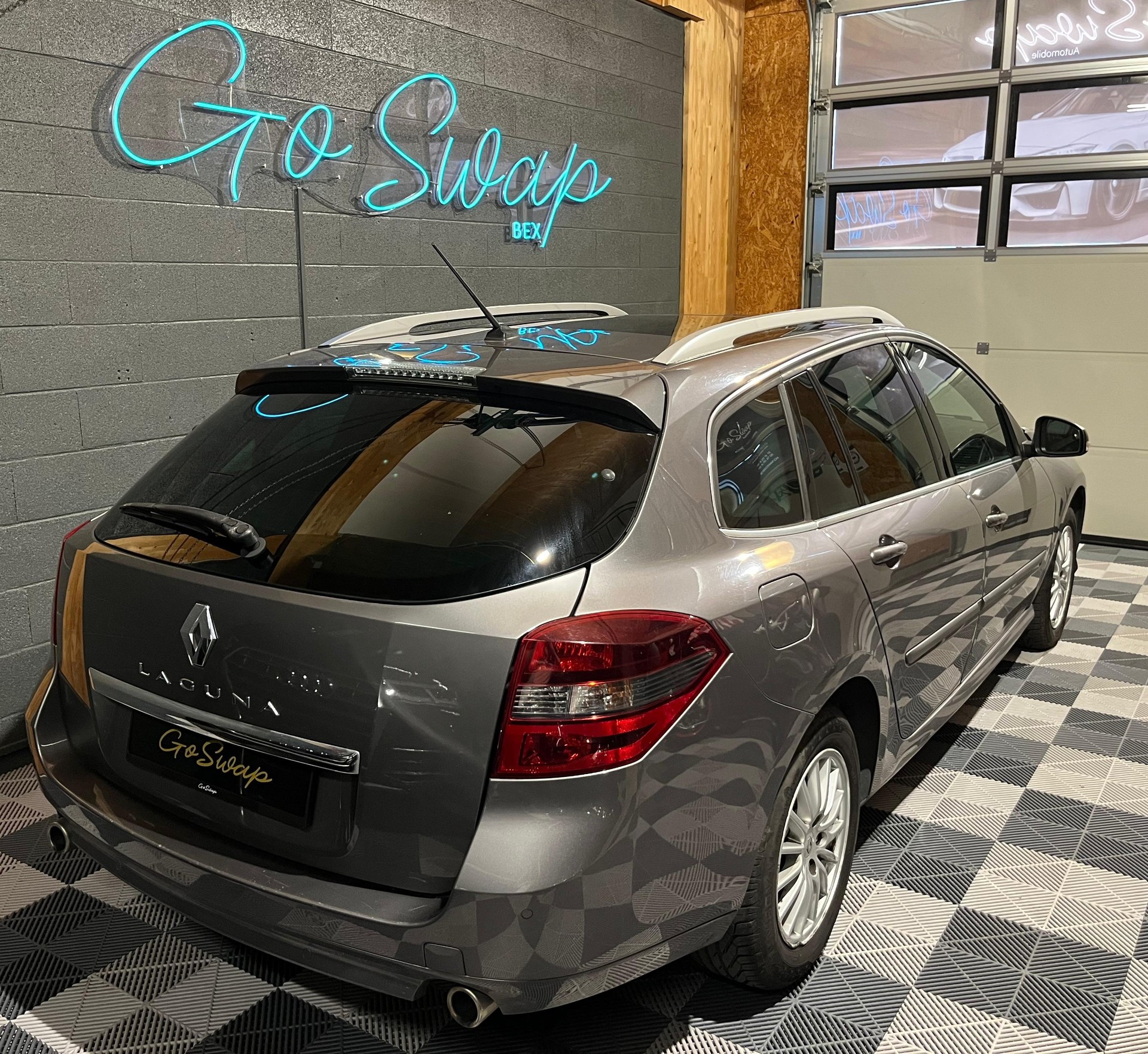 RENAULT Laguna Grandtour 2.0 dCi Dynamique-showroom-element-3
