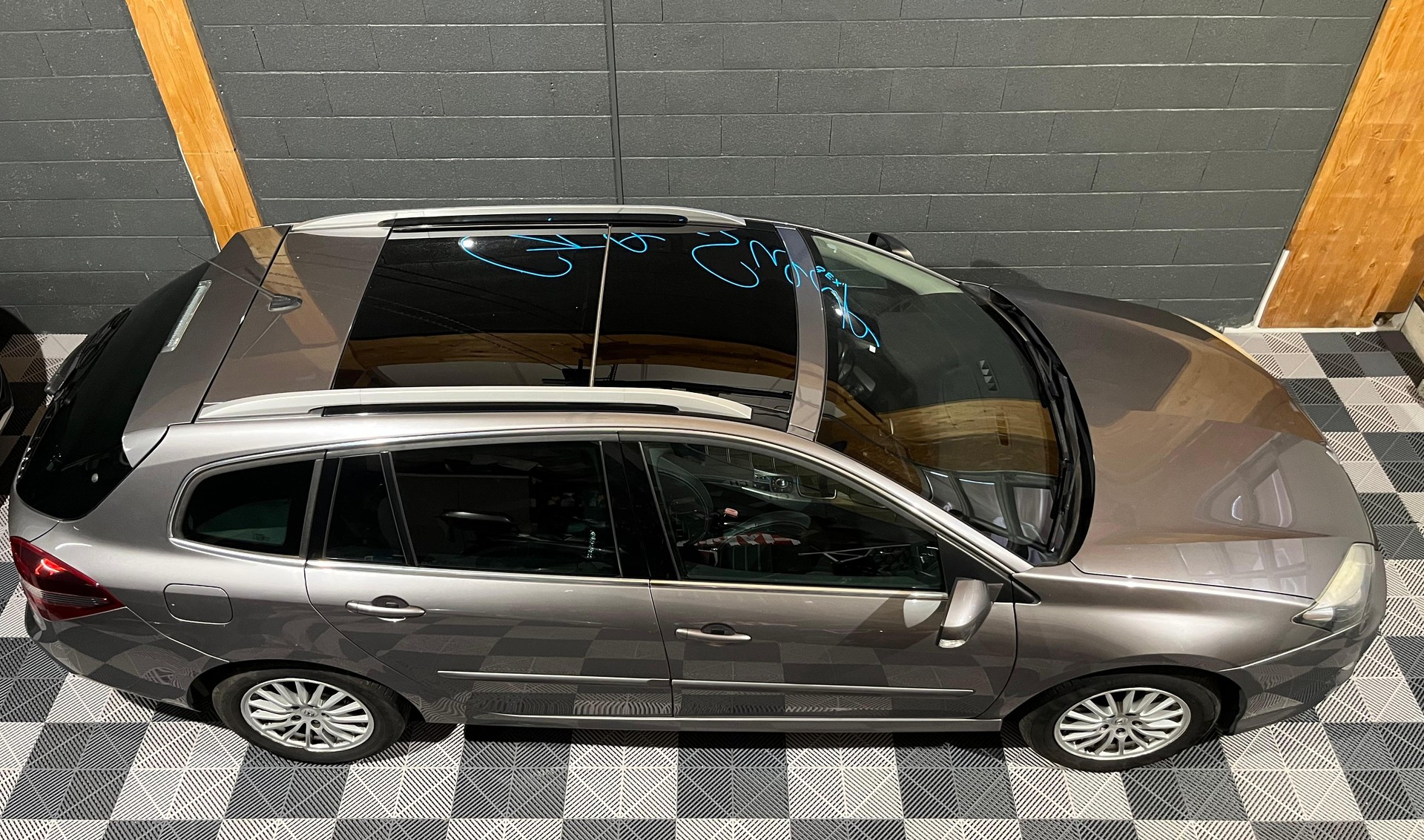 RENAULT Laguna Grandtour 2.0 dCi Dynamique-showroom-element-1