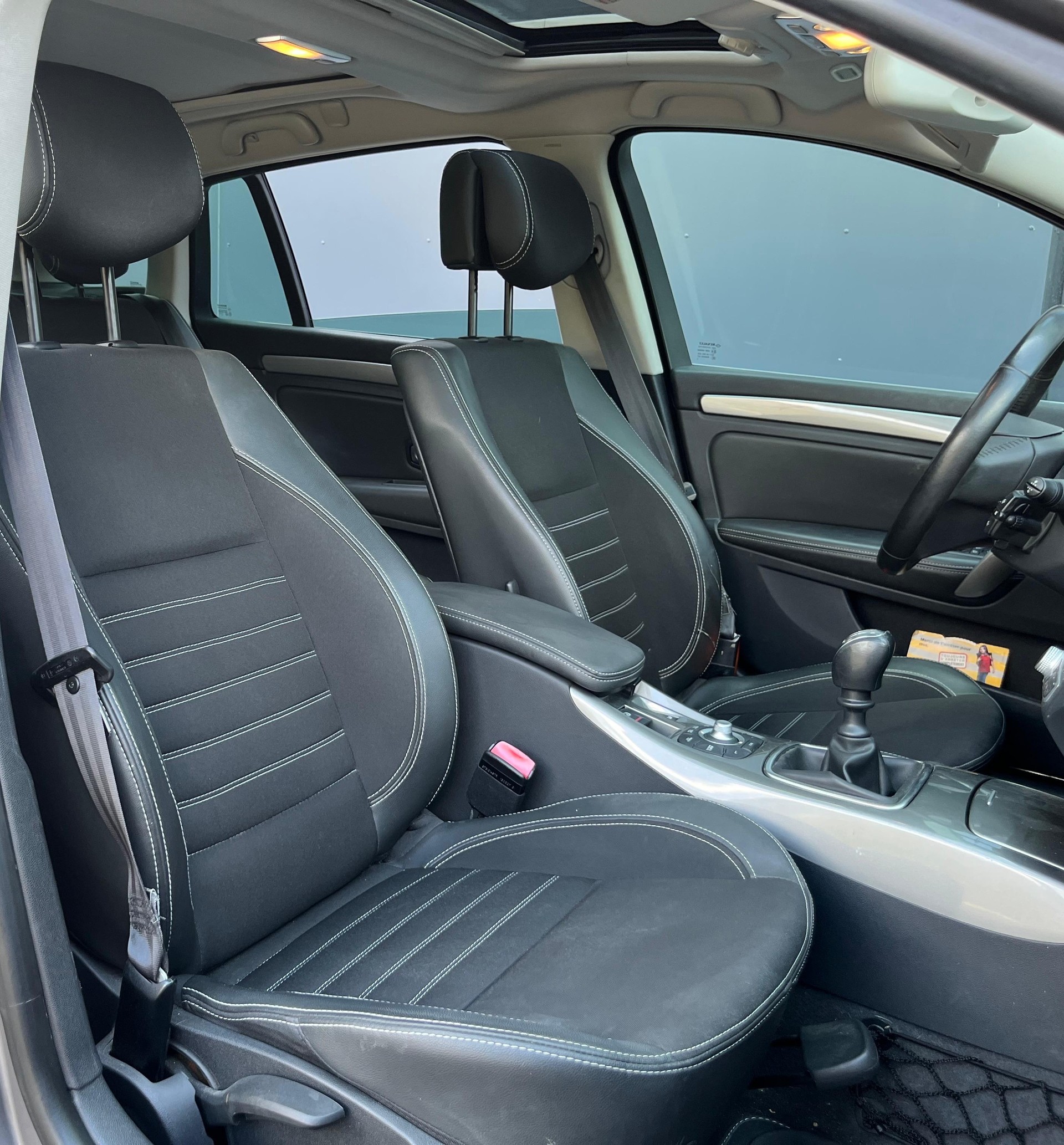 RENAULT Laguna Grandtour 2.0 dCi Dynamique-image-10