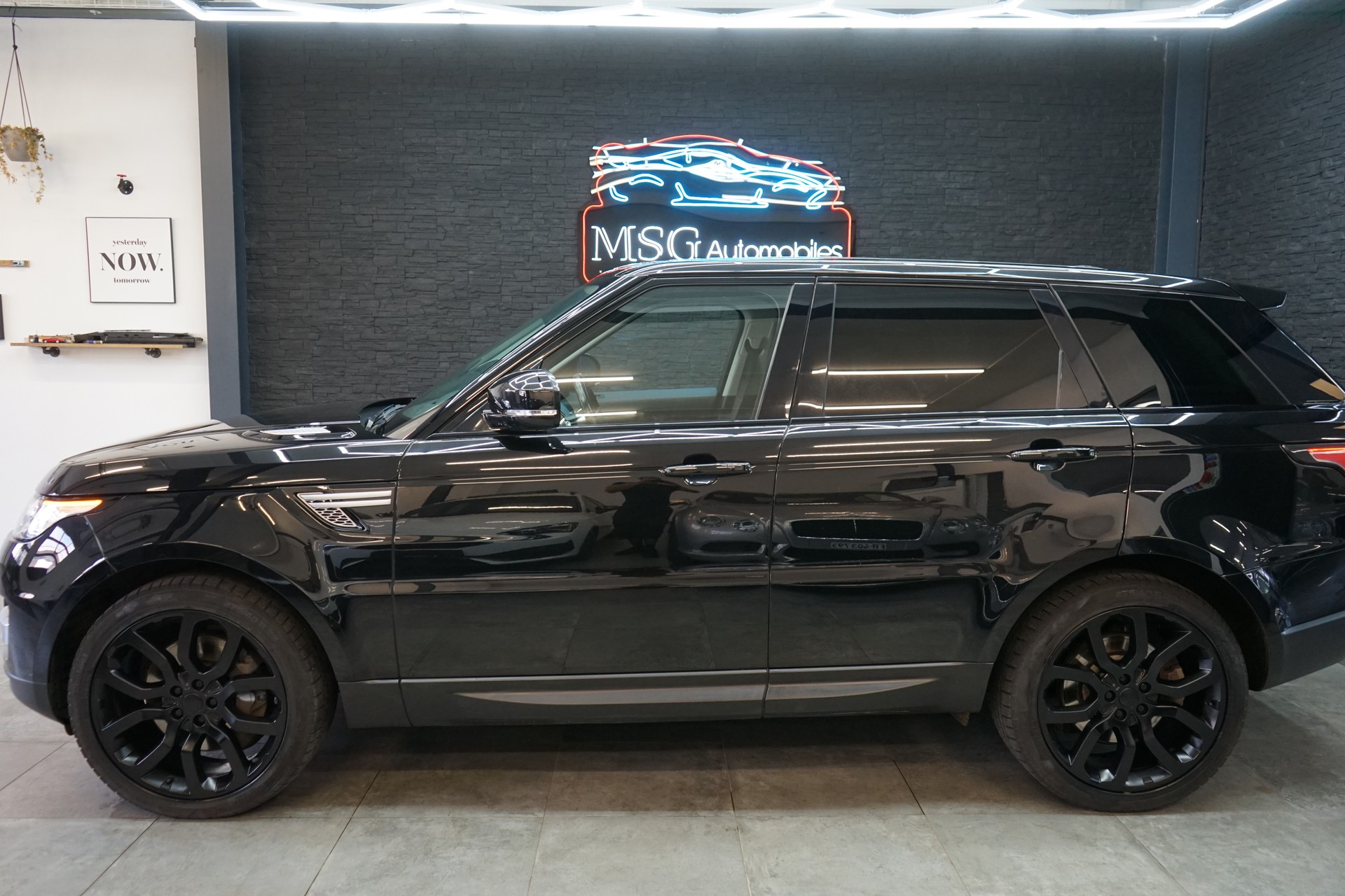 LAND ROVER Range Rover Sport 3.0 SDV6 HSE Automatic-image-1