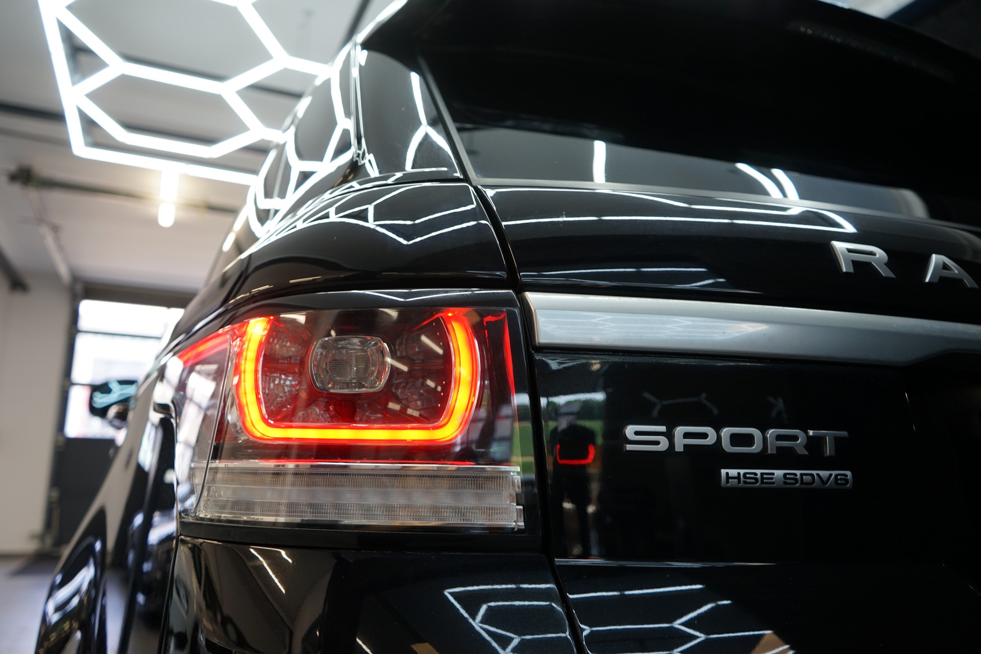 LAND ROVER Range Rover Sport 3.0 SDV6 HSE Automatic-image-3