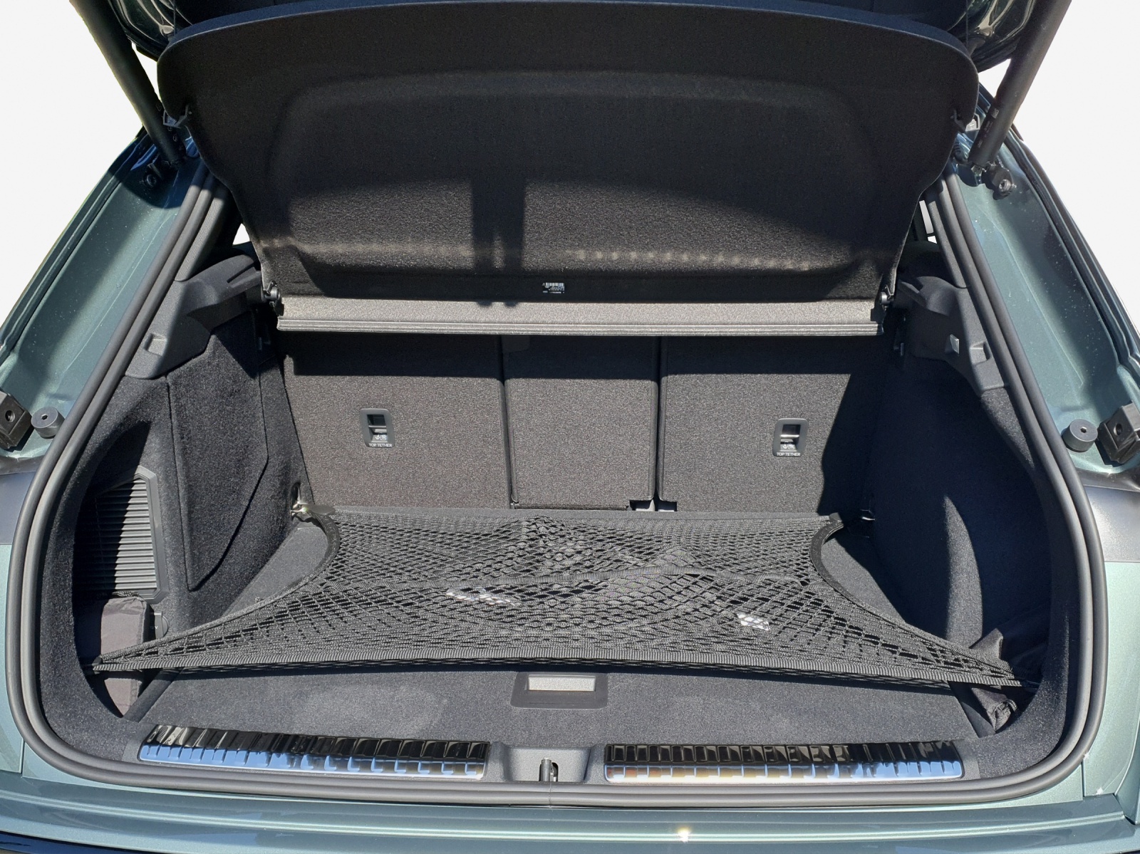 AUDI Q3 SUV e-hybrid 200 kW S tronig-image-12