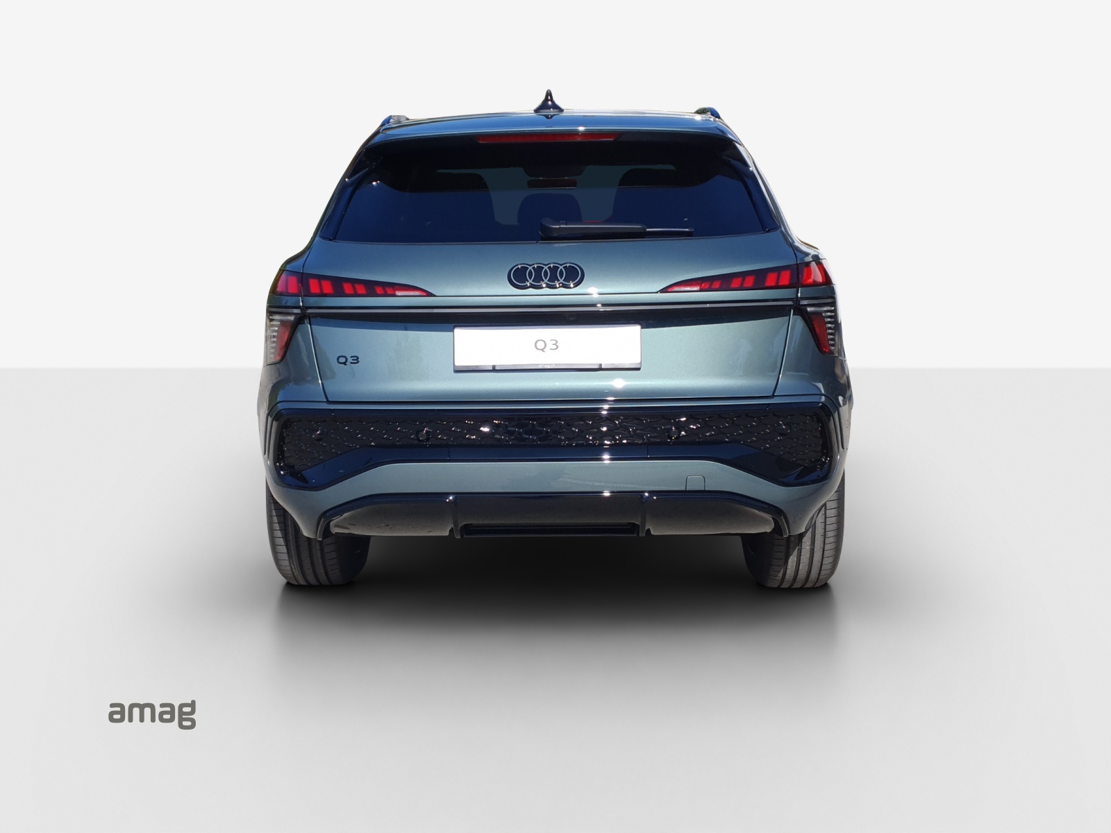 AUDI Q3 SUV e-hybrid 200 kW S tronig-image-3