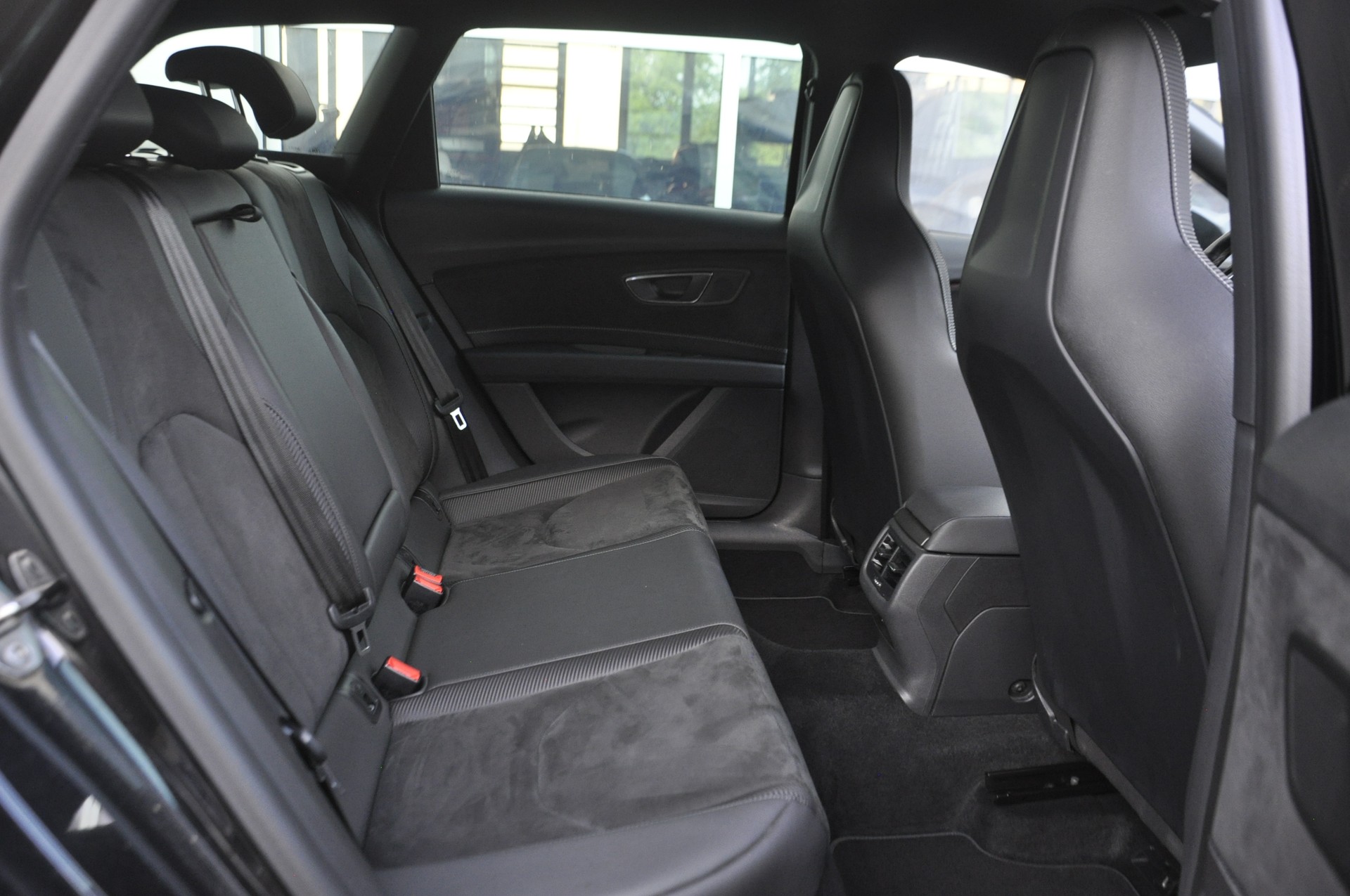 SEAT Leon ST 2.0 TSI Cupra 300 4 Drive DSG-image-8