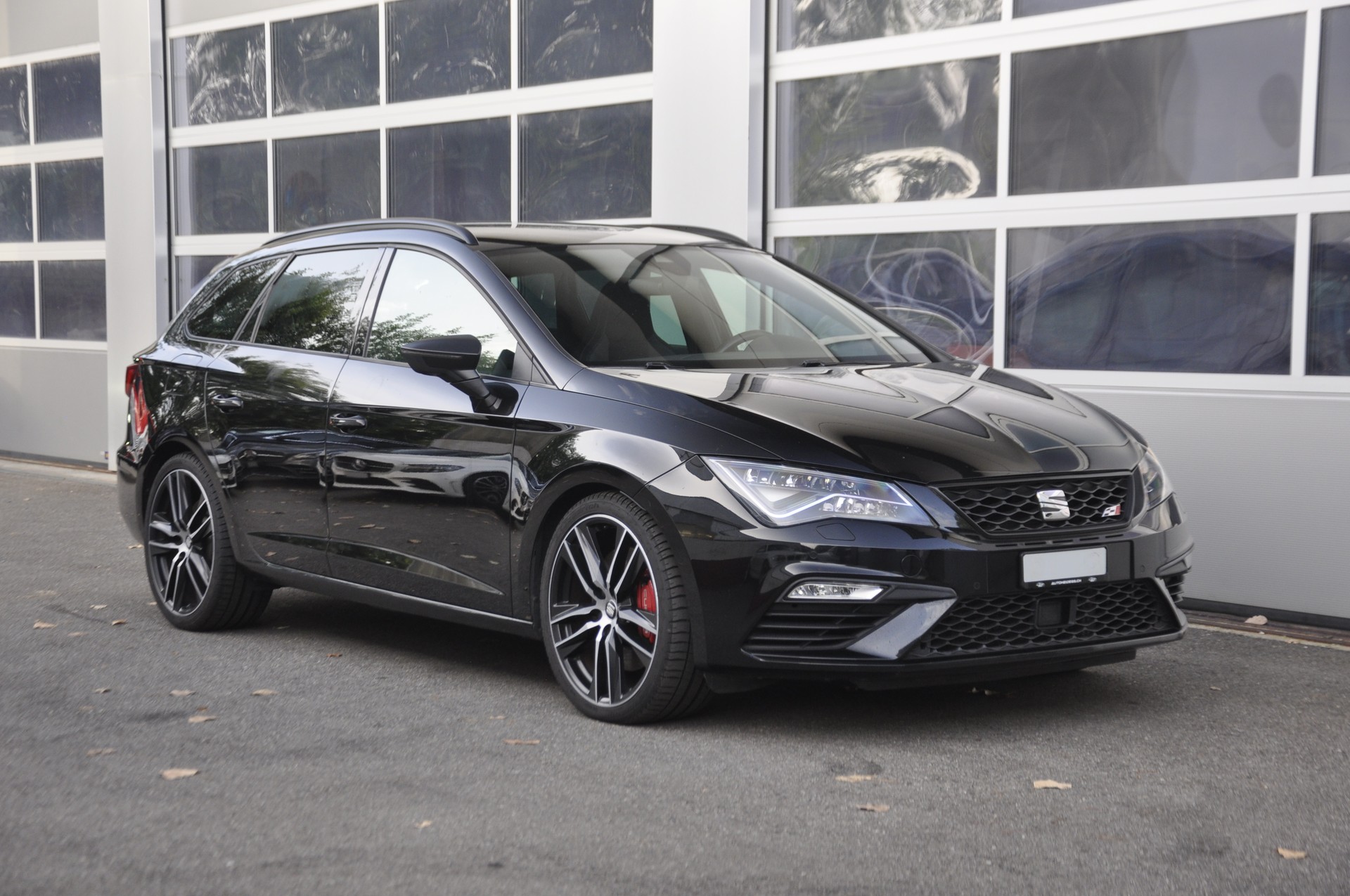 SEAT Leon ST 2.0 TSI Cupra 300 4 Drive DSG-image-0