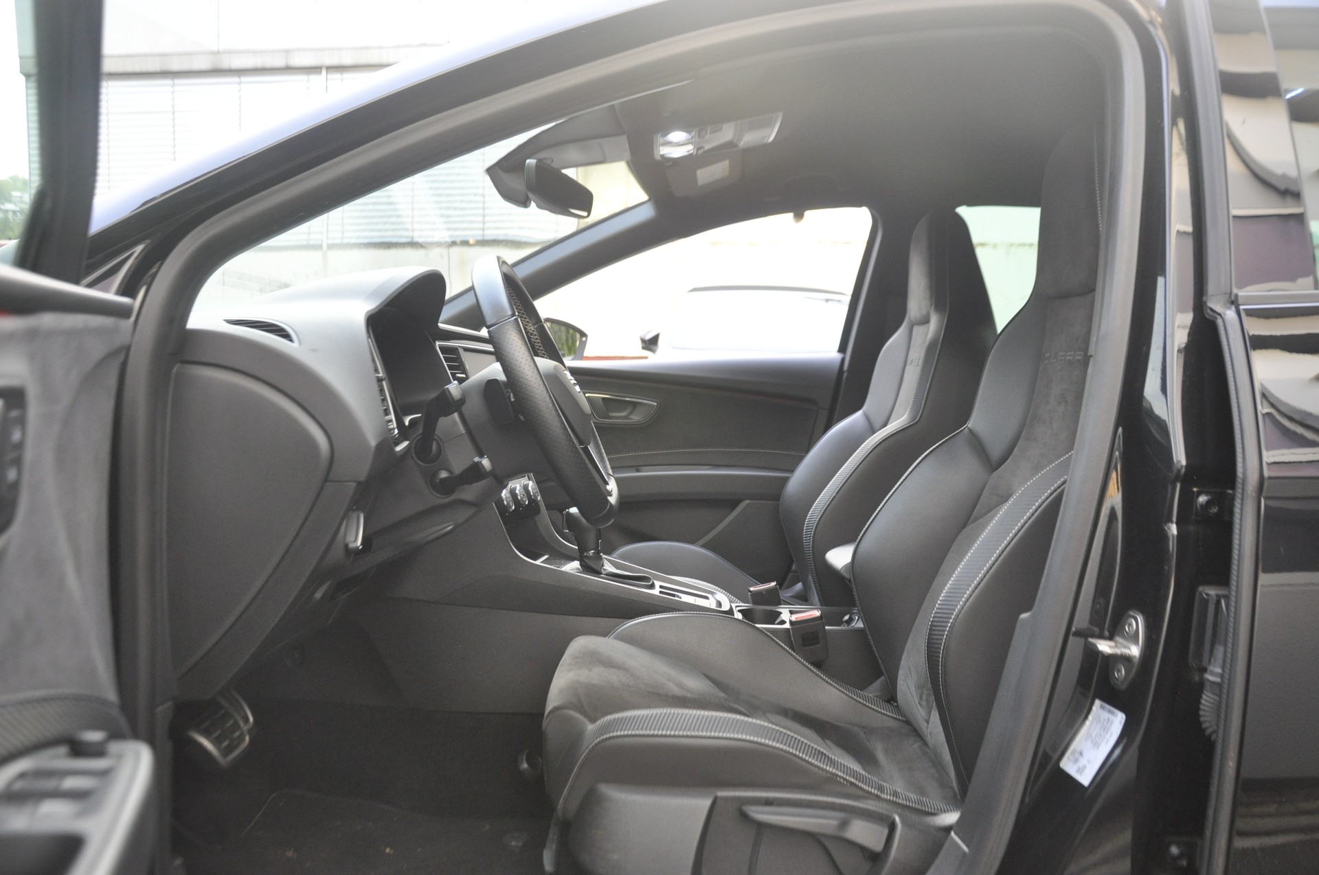 SEAT Leon ST 2.0 TSI Cupra 300 4 Drive DSG-image-4