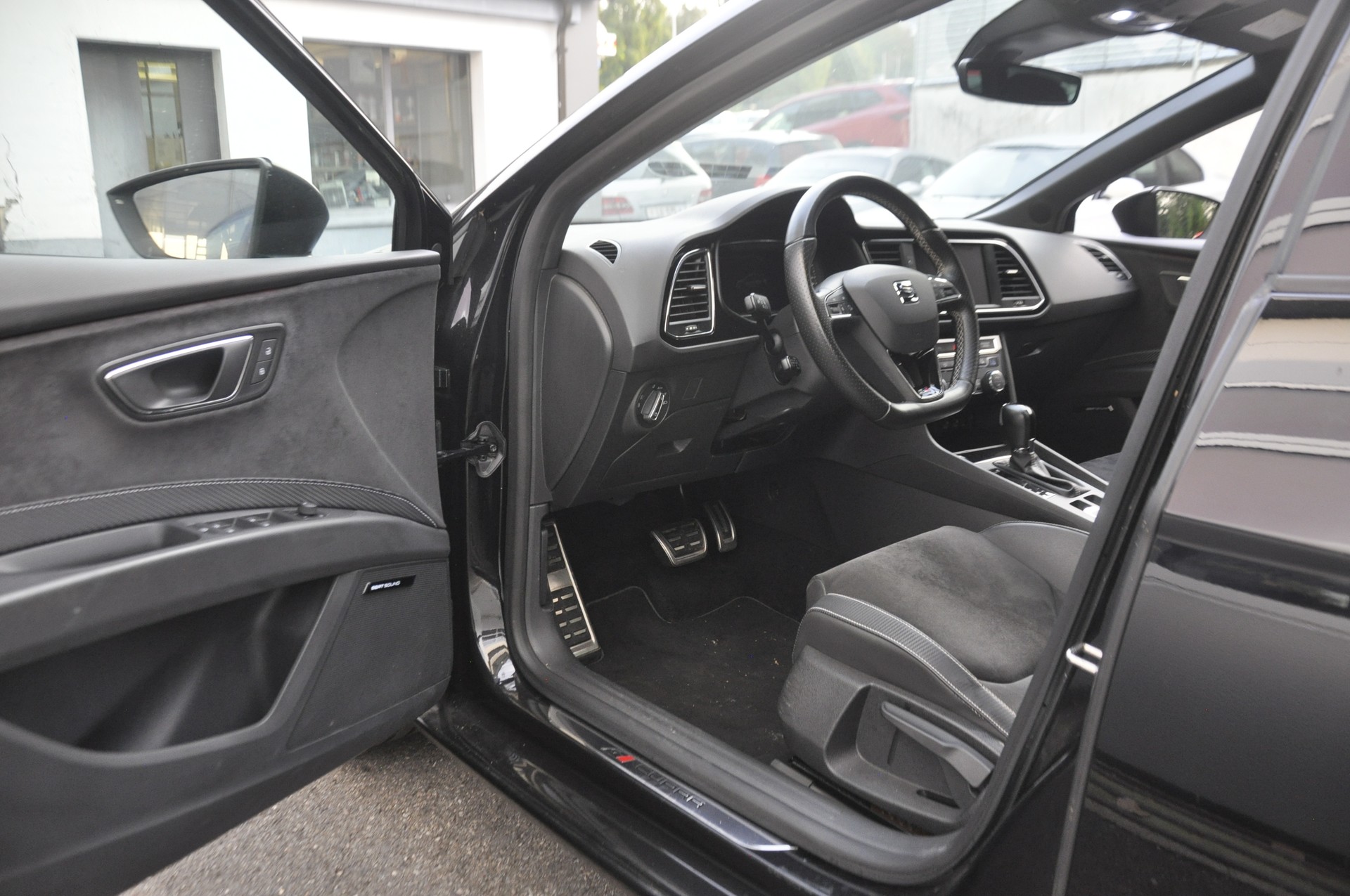 SEAT Leon ST 2.0 TSI Cupra 300 4 Drive DSG-image-3