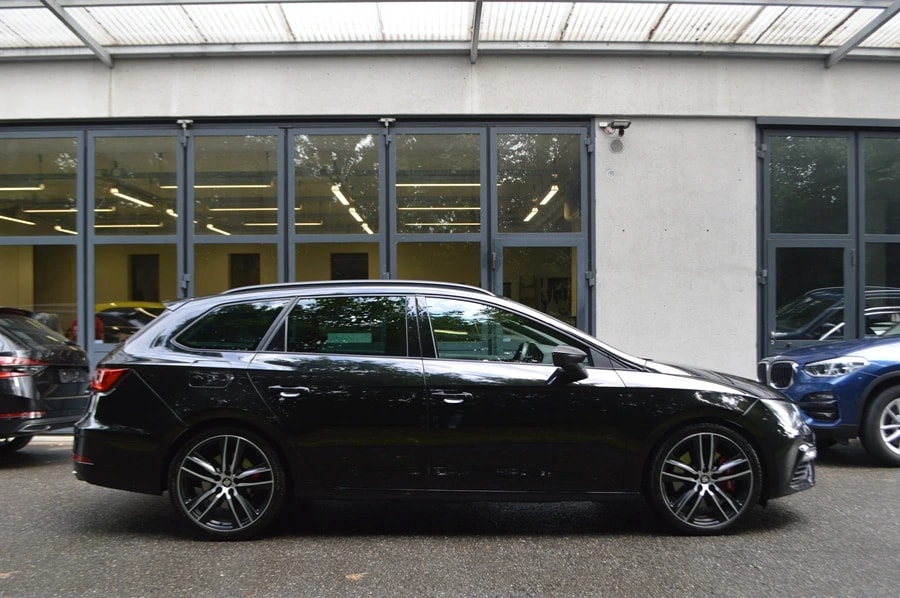SEAT Leon ST 2.0 TSI Cupra 300 4 Drive DSG-image-2
