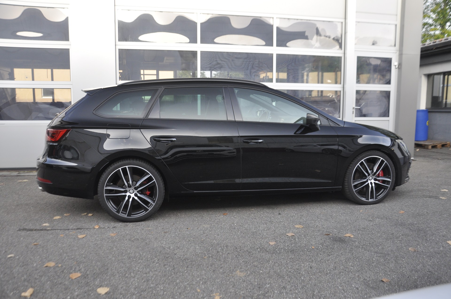 SEAT Leon ST 2.0 TSI Cupra 300 4 Drive DSG-image-1