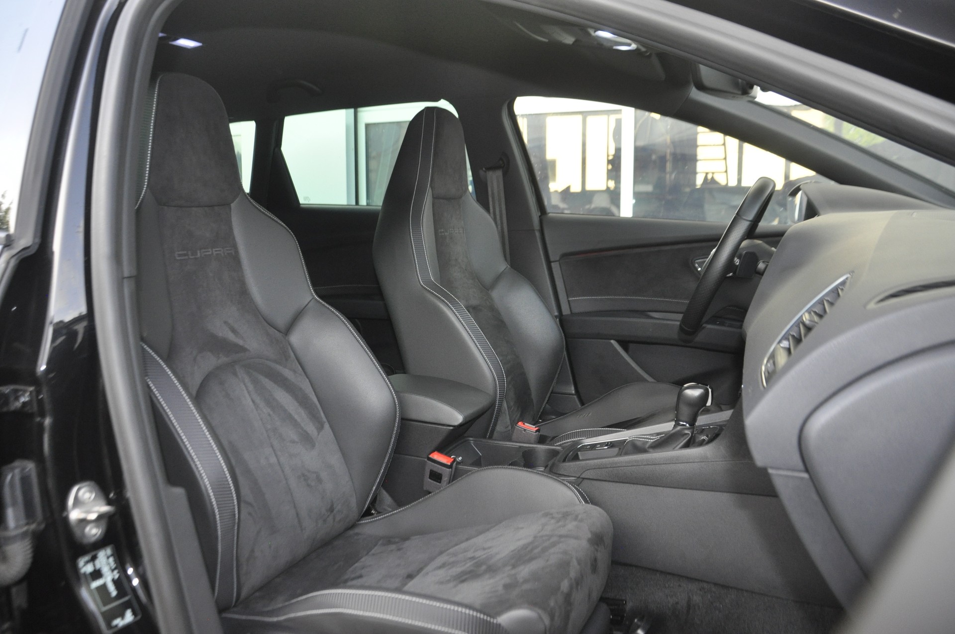 SEAT Leon ST 2.0 TSI Cupra 300 4 Drive DSG-image-6