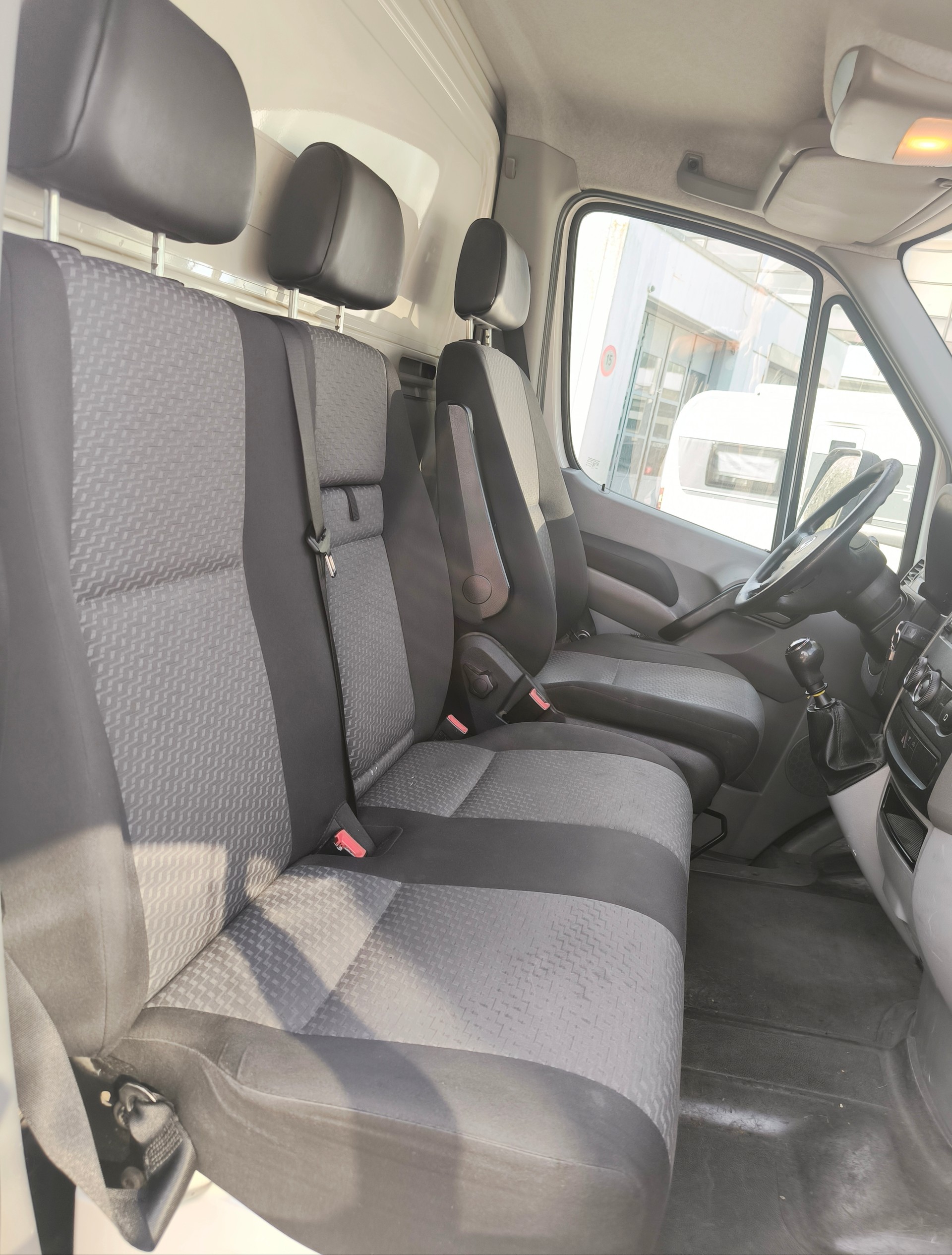 VW Crafter 35 2.0 TDI CR-image-10
