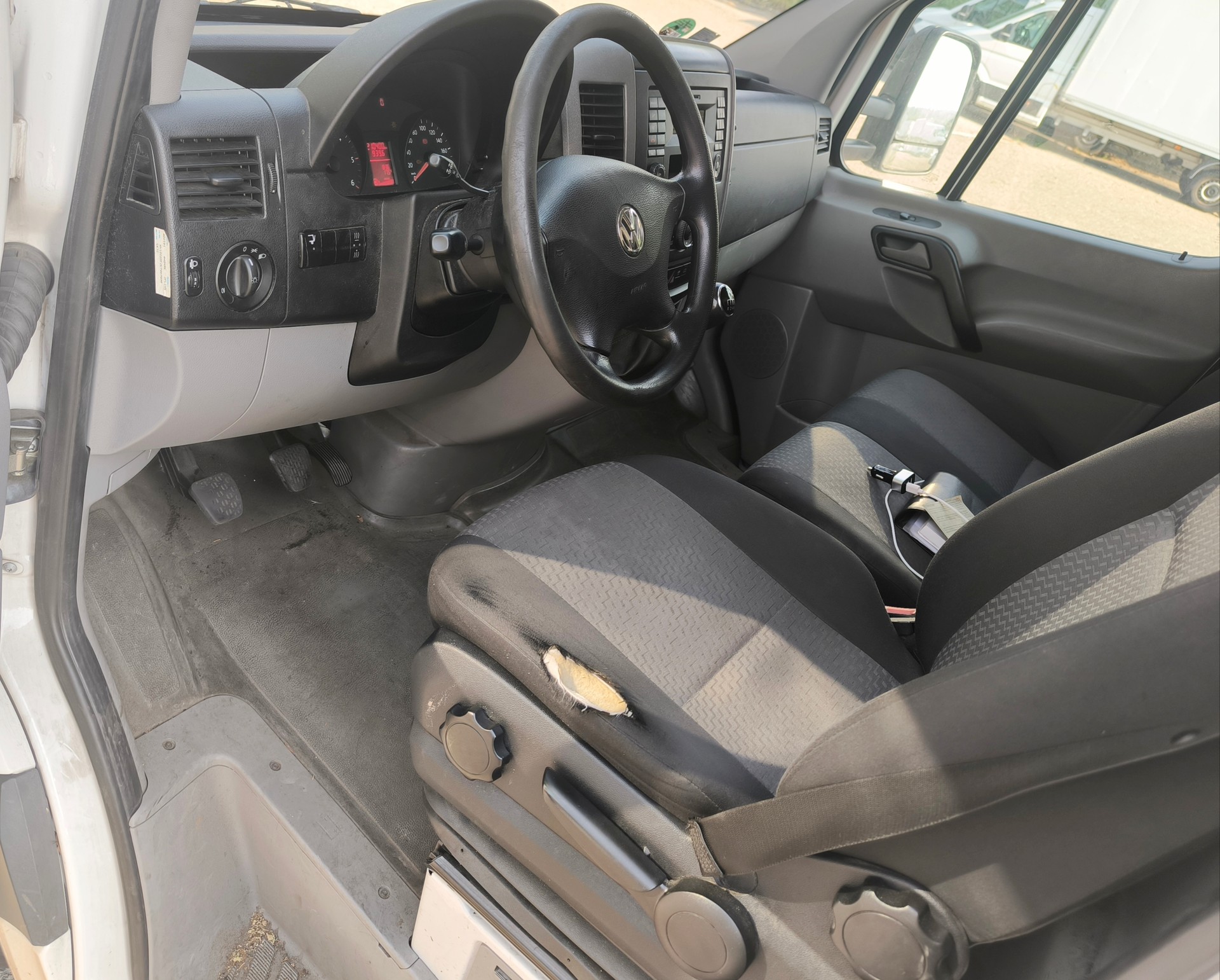 VW Crafter 35 2.0 TDI CR-image-8
