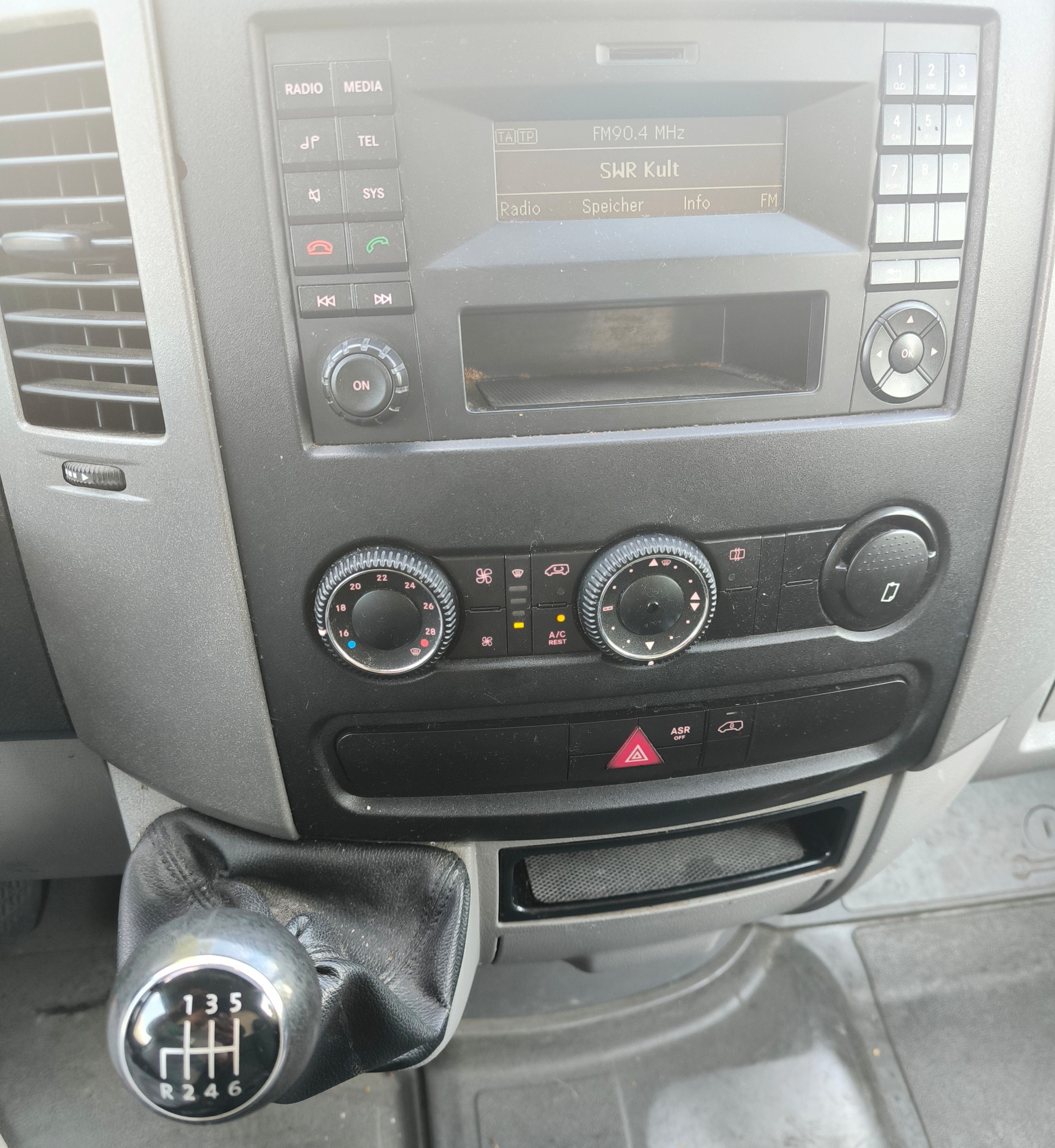 VW Crafter 35 2.0 TDI CR-image-11