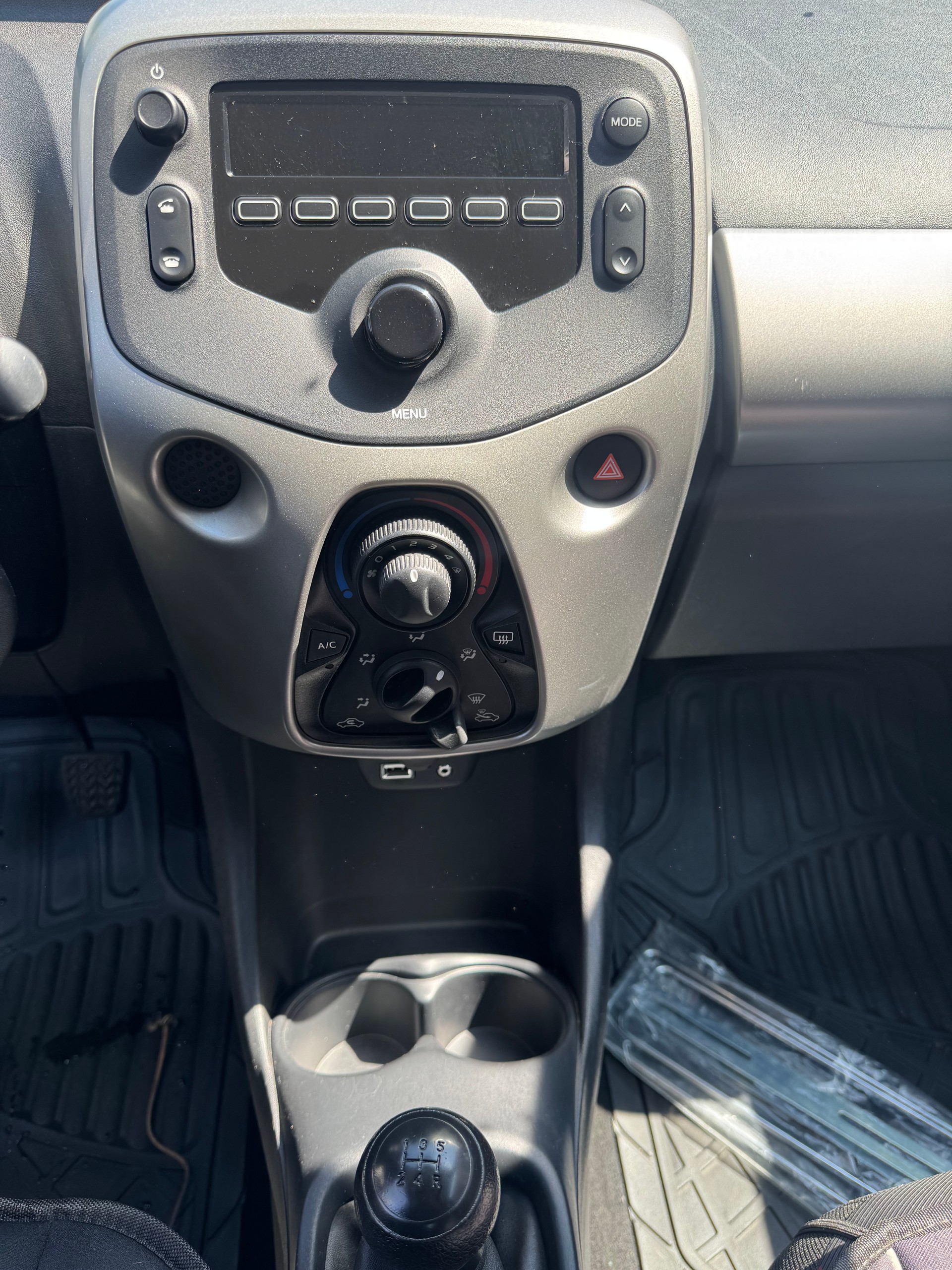 PEUGEOT 108 1.0 VTi Active-image-11