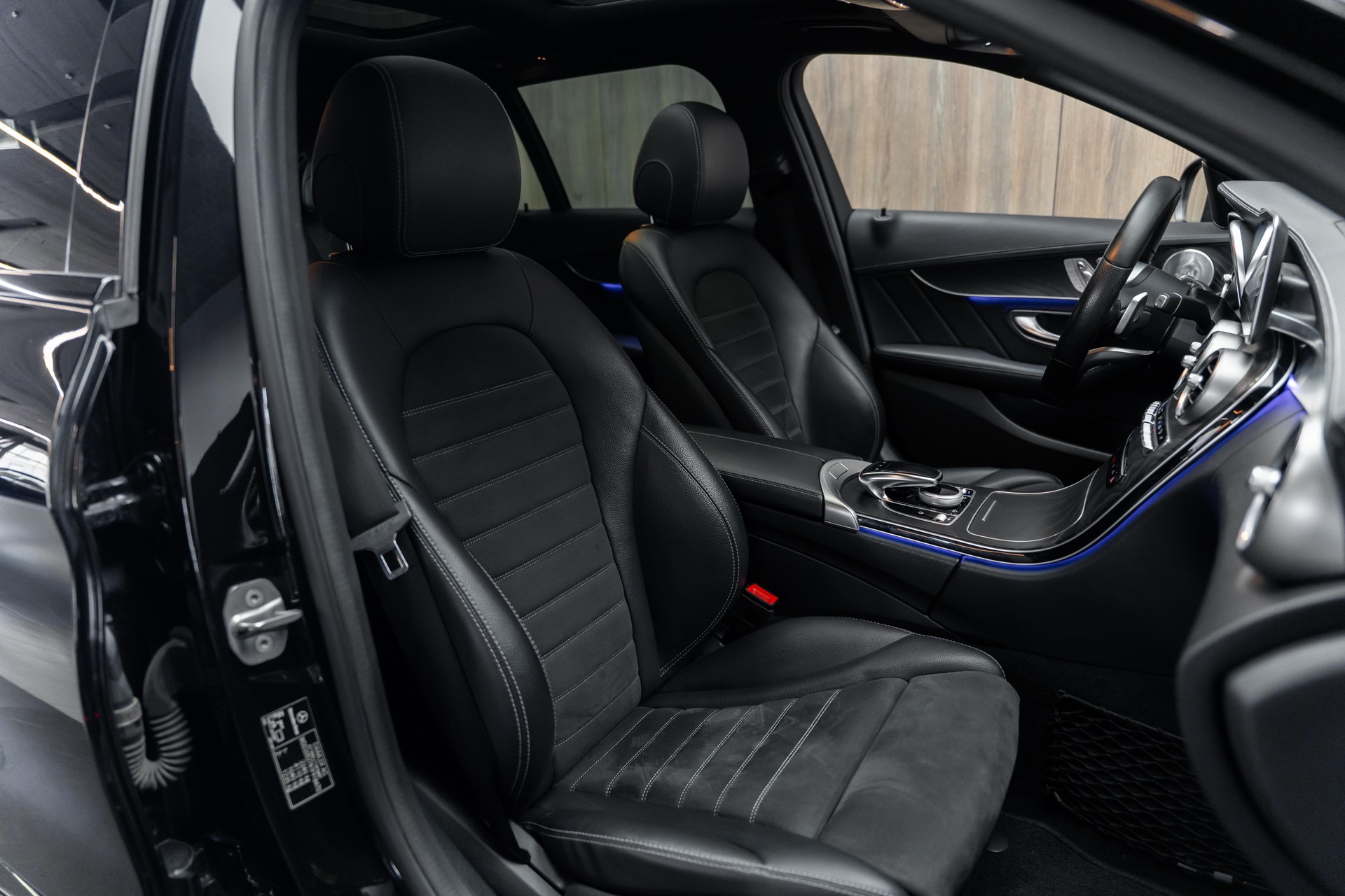 MERCEDES-BENZ C 200 Swiss Star AMG Line 4M 9G-Tronic-image-8