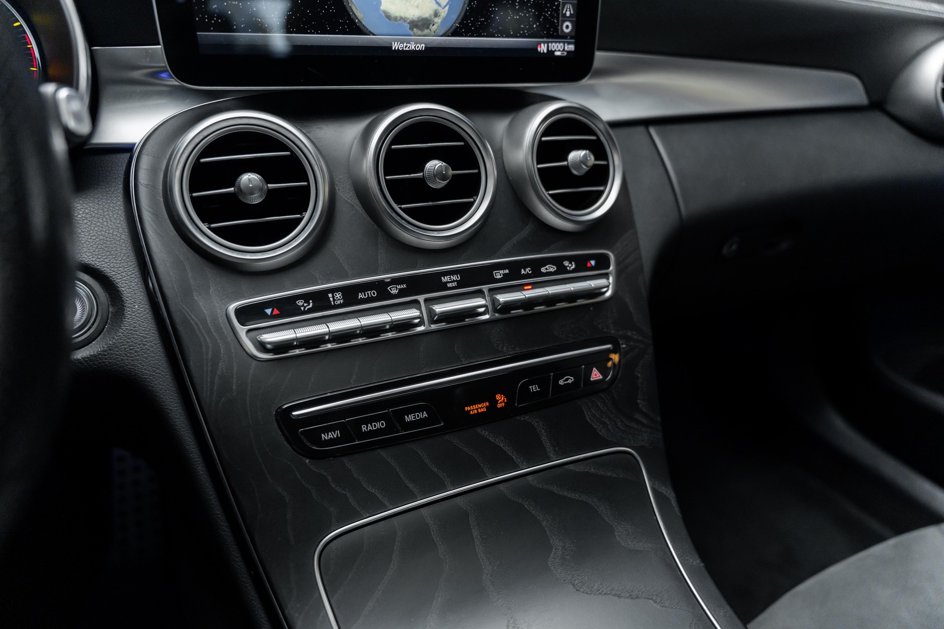 MERCEDES-BENZ C 200 Swiss Star AMG Line 4M 9G-Tronic-image-13