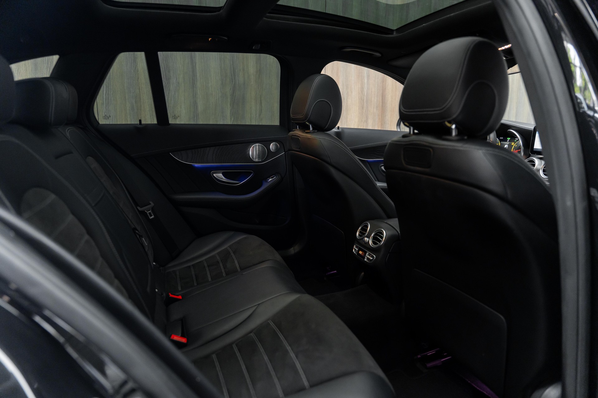 MERCEDES-BENZ C 200 Swiss Star AMG Line 4M 9G-Tronic-image-9