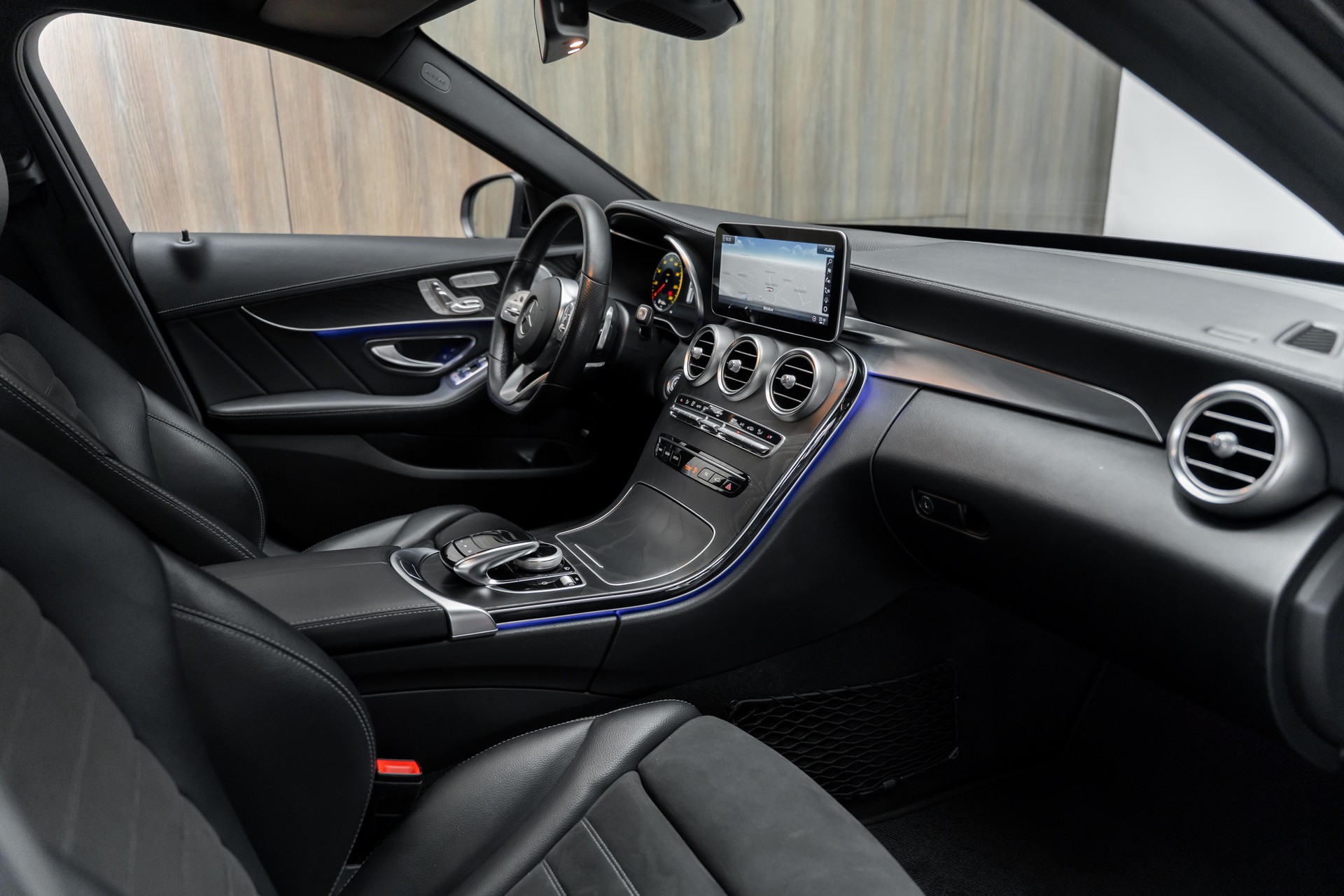 MERCEDES-BENZ C 200 Swiss Star AMG Line 4M 9G-Tronic-image-7