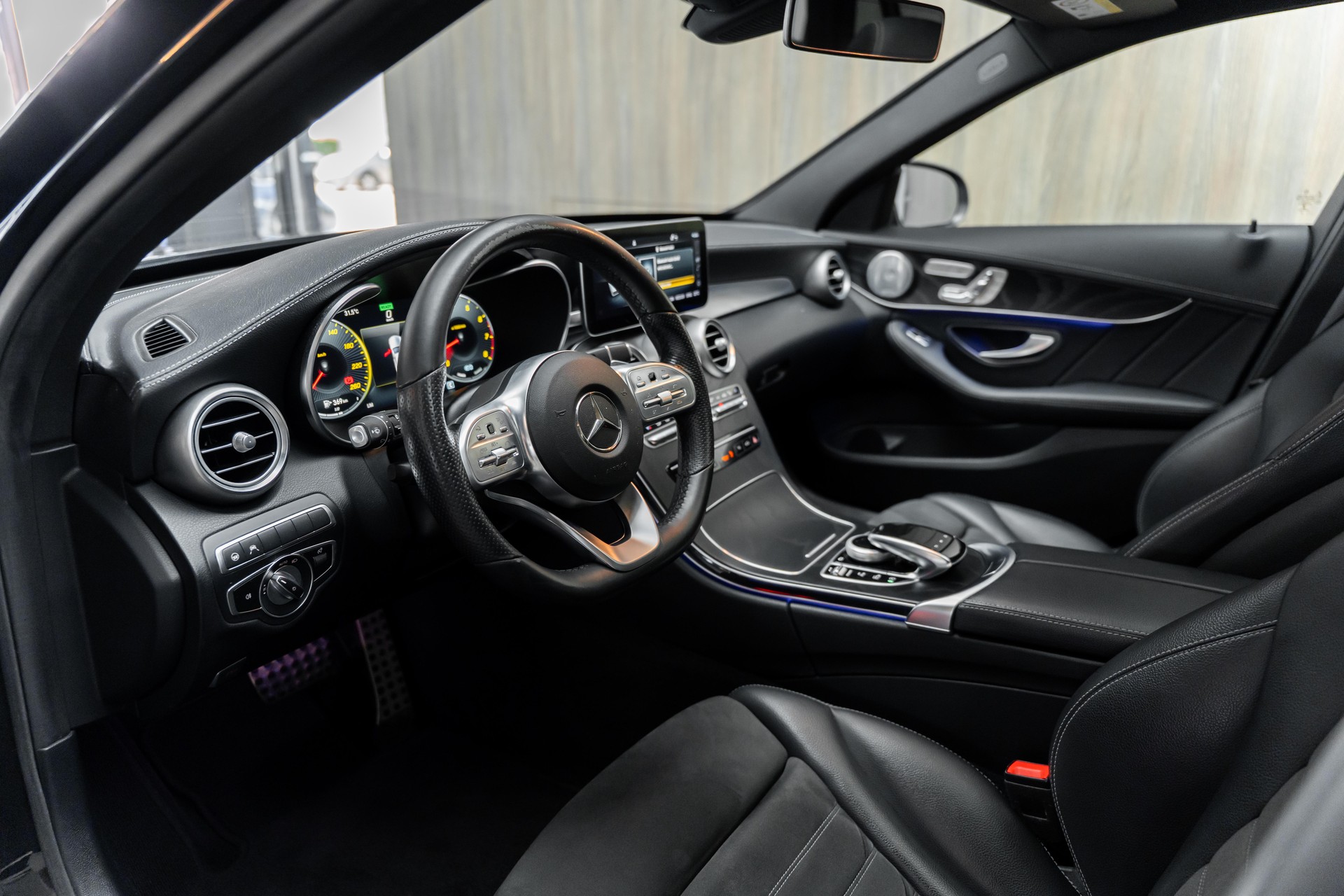 MERCEDES-BENZ C 200 Swiss Star AMG Line 4M 9G-Tronic-image-3