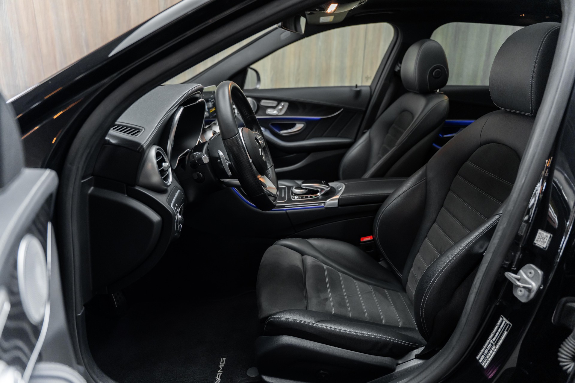 MERCEDES-BENZ C 200 Swiss Star AMG Line 4M 9G-Tronic-image-4